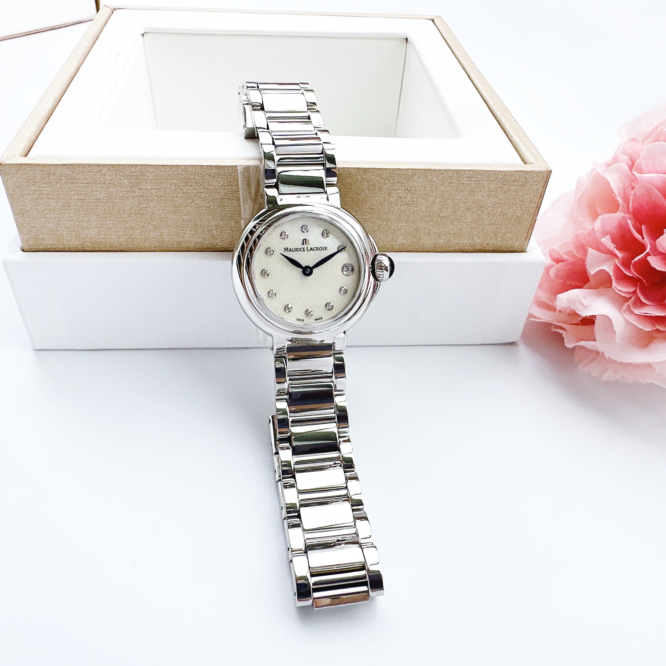 Ảnh 4 của ĐỒNG HỒ NỮ Maurice Lacroix Fiaba Mother of Pearl 28mm FA1003-SS002-110-1