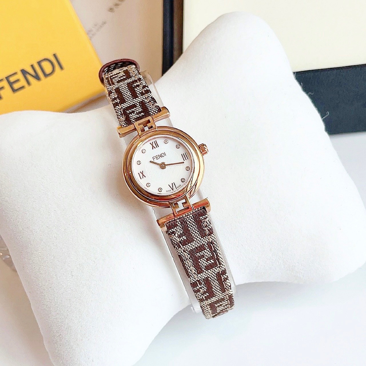 Ảnh 4 của (ĐỒNG HỒ NỮ) FENDI Reloj Moda Blanco Perla Esfera Diamante F271242DF, 23.5MM