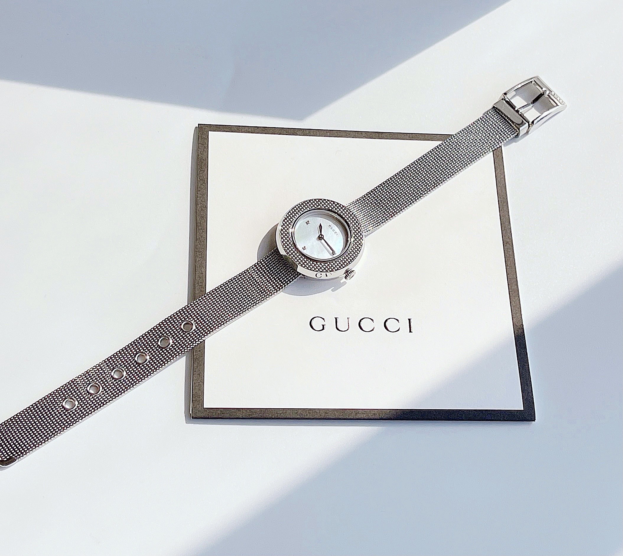 Ảnh 2 của ĐỒNG HỒ NỮ GUCCI U-Play YA129517 Diamond Mother of Pearl Dial Ladies Watch