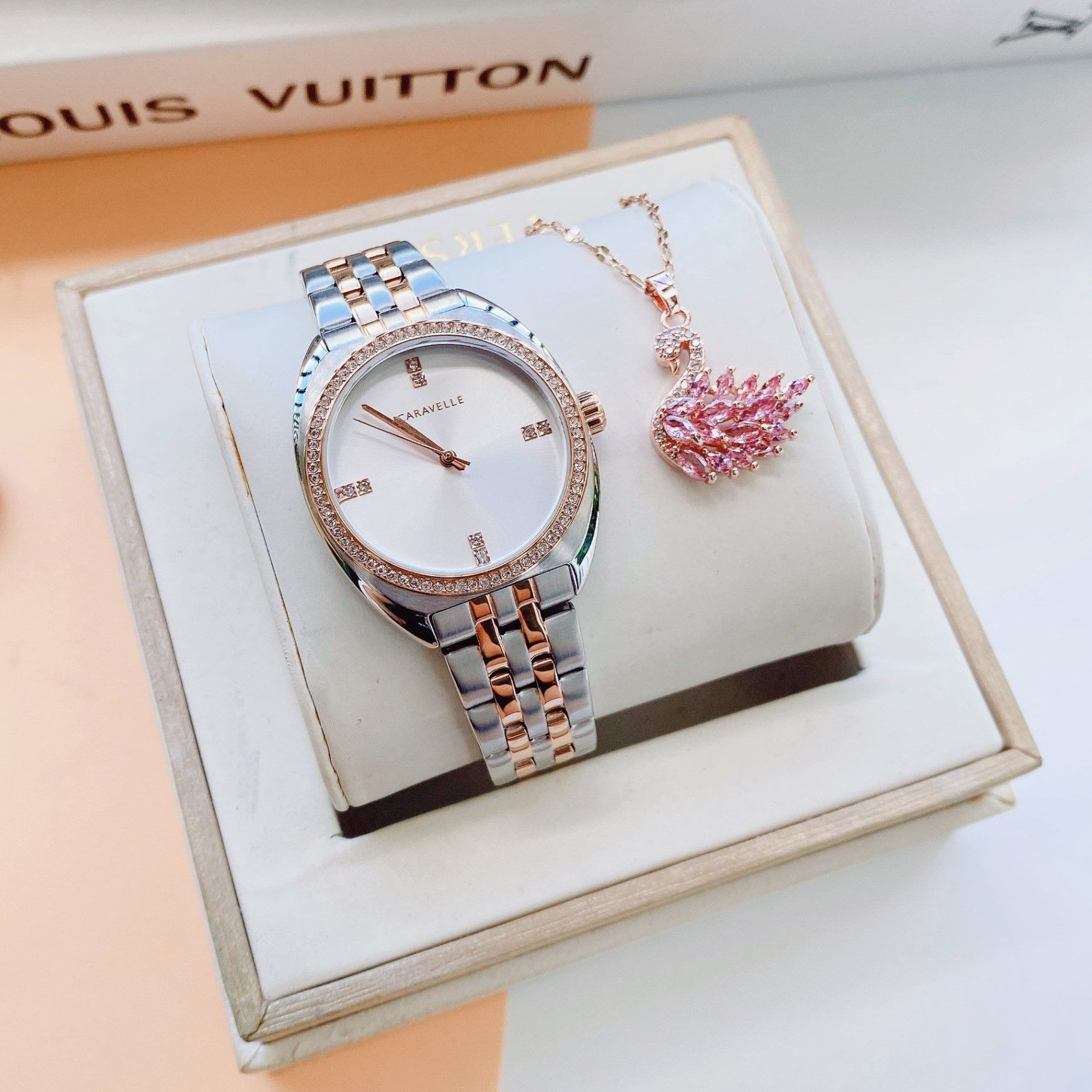 (ĐỒNG HỒ NỮ) Caravelle Quartz 45L180 Retro Two-Tone Crystal Accent 32mm