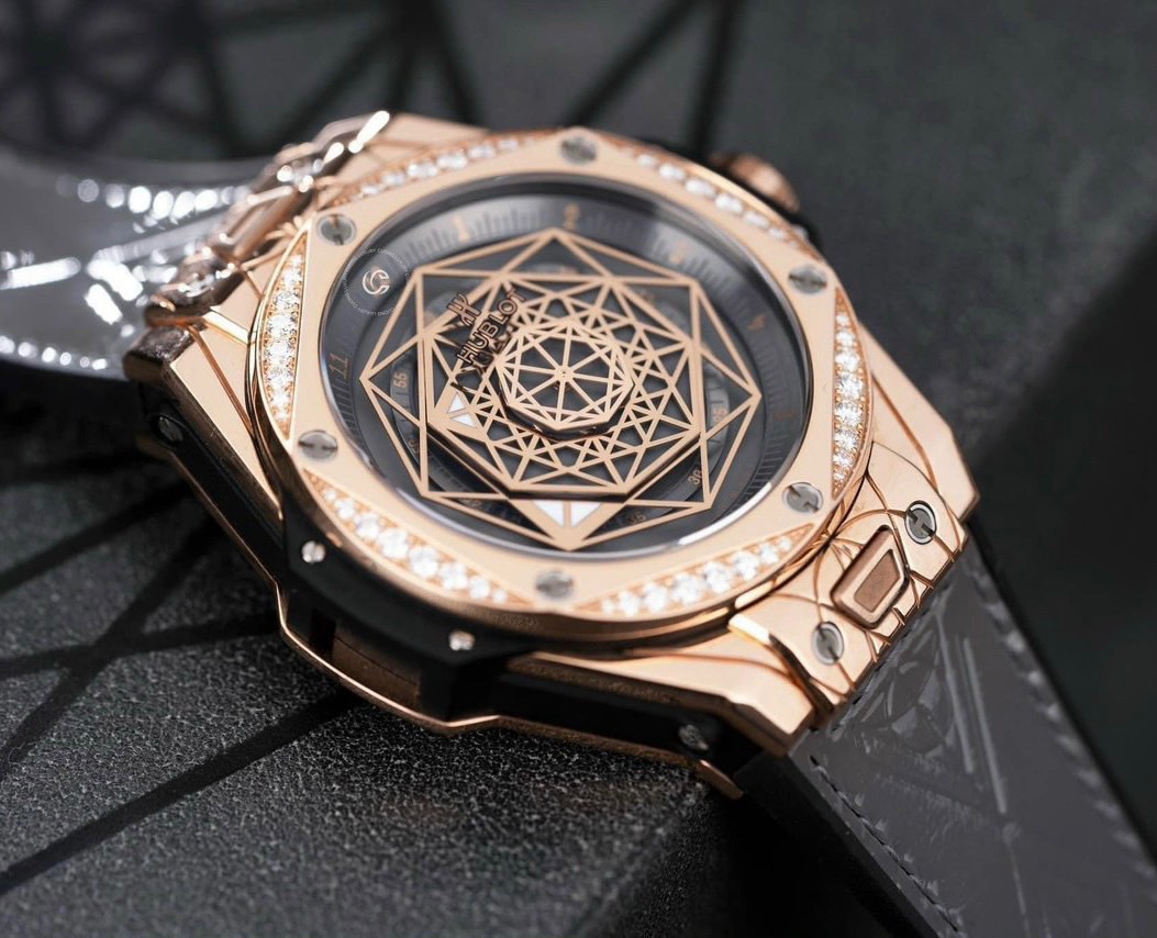 ĐỒNG HỒ HUBLOT BIG BANG SANG BLEU KING GOLD PAVE 39MM(465.OS.1118.VR.1704.MXM18)