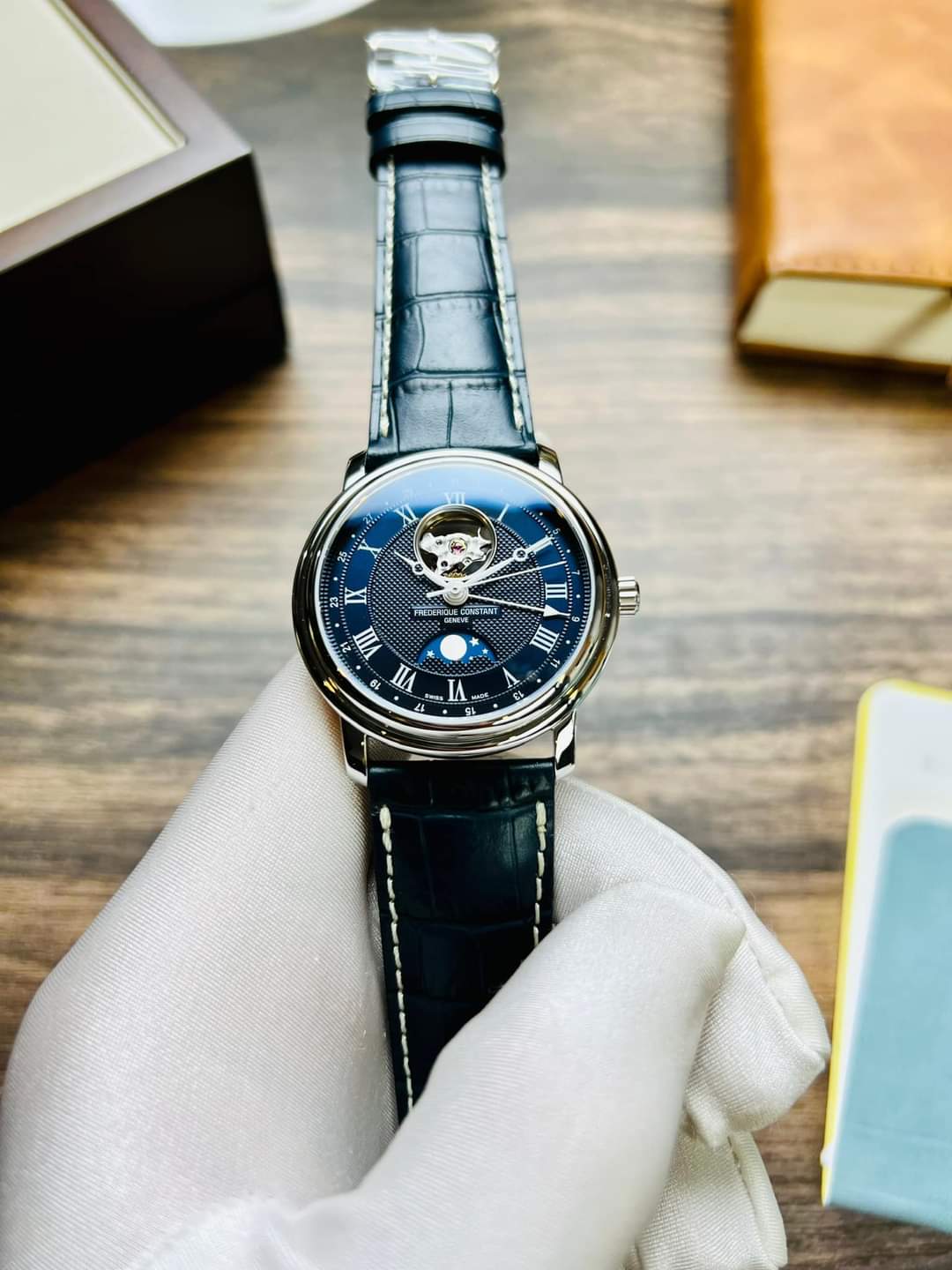Ảnh 2 của (ĐỒNG HỒ NAM) (New) CLASSICS HEART BEAT MOONPHASE DATE FC-335MCNW4P26,