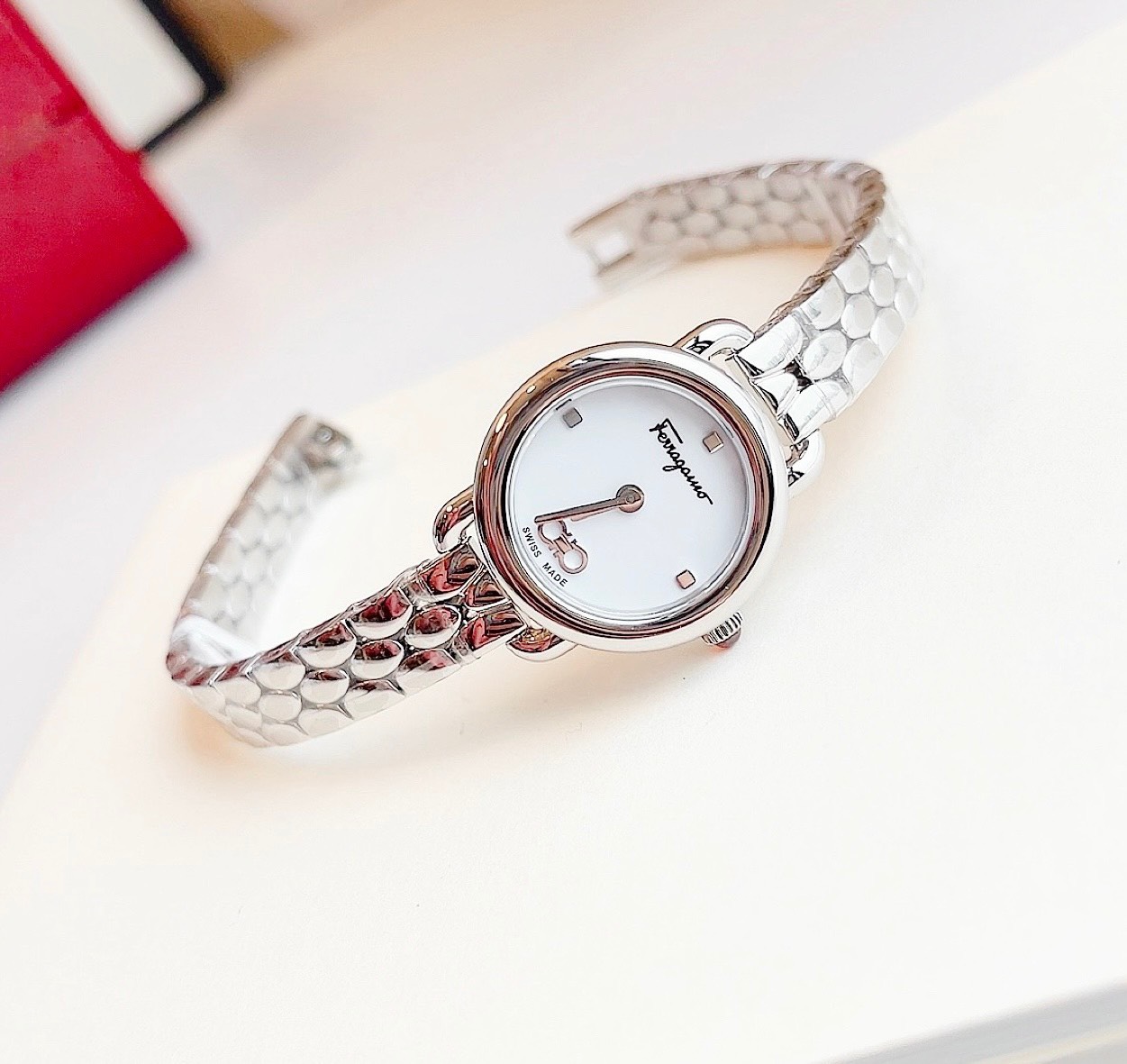 Ảnh 2 của Đồng Hồ Nữ Salvatore Ferragamo SFHT00420 Varina Silver Ladies Watch