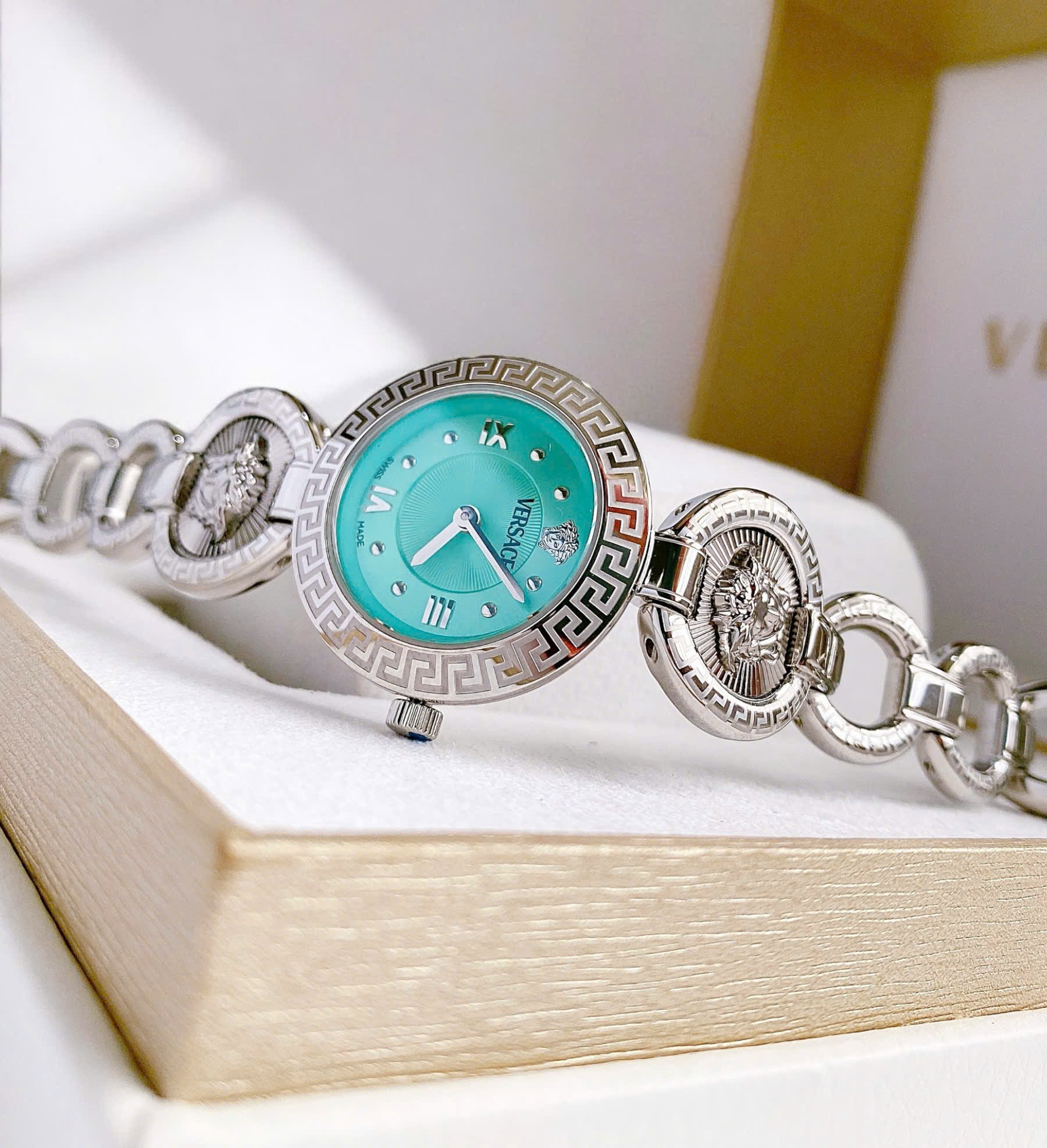 (ĐỒNG HỒ NỮ ) Versace Greca Jewel Turquoise Watch 28mm VEWCA0324