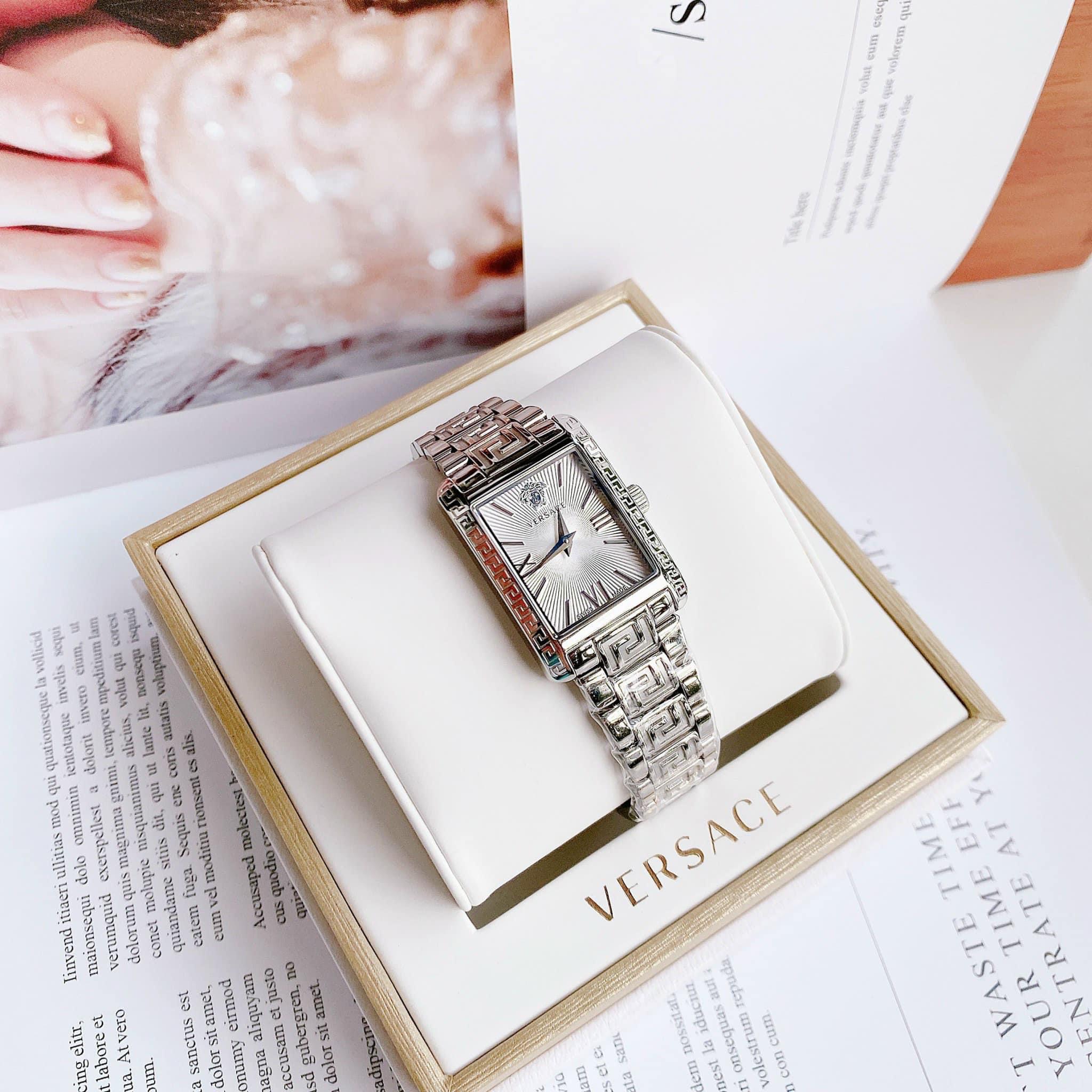 Ảnh 3 của ĐỒNG HỒ NỮ Versace Tonneau Lady Bracelet Watach In White VE1C00118