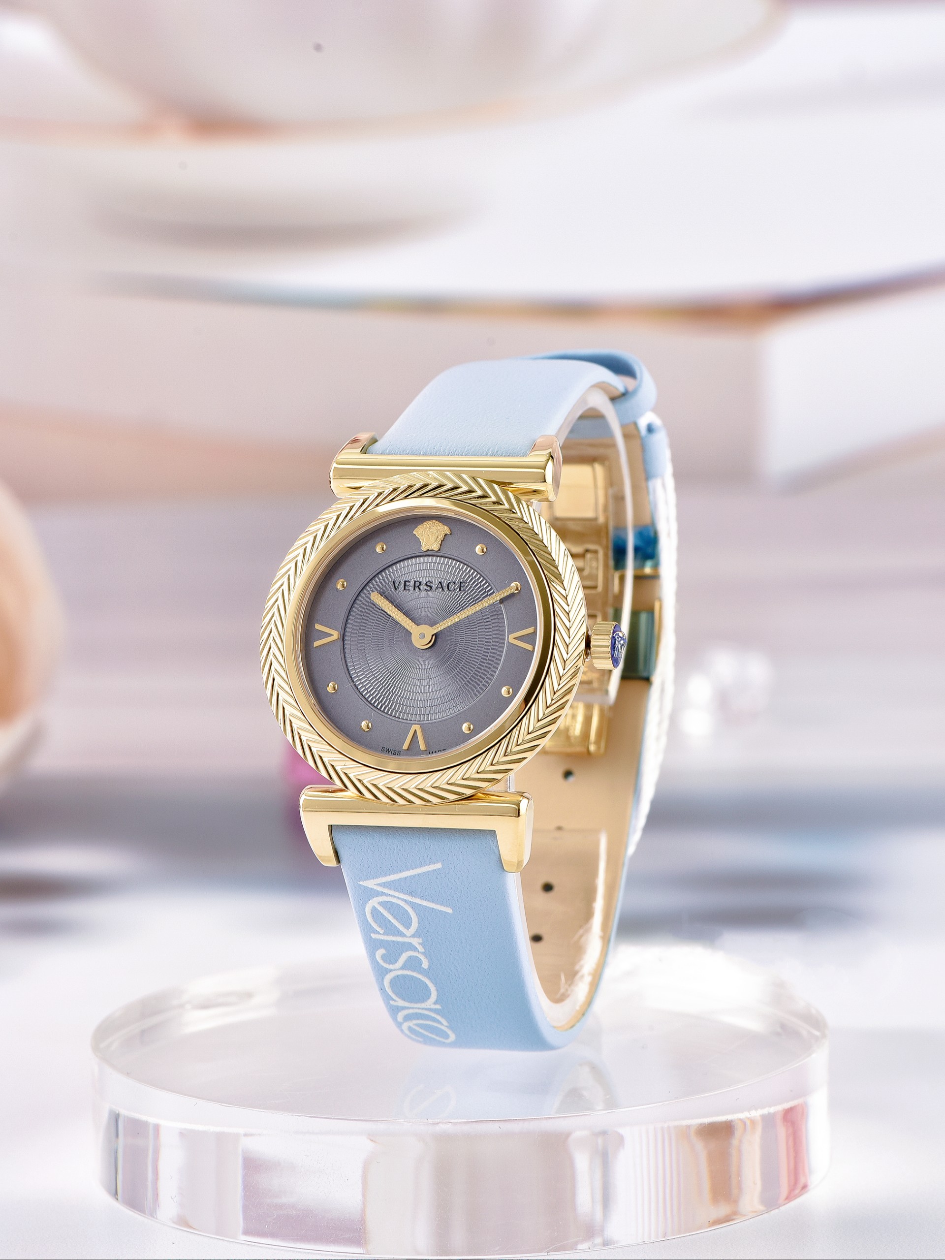 Ảnh 2 của Đồng hồ Nữ Versace V-Motif Vintage Logo Blue watch VERE00318 35MM