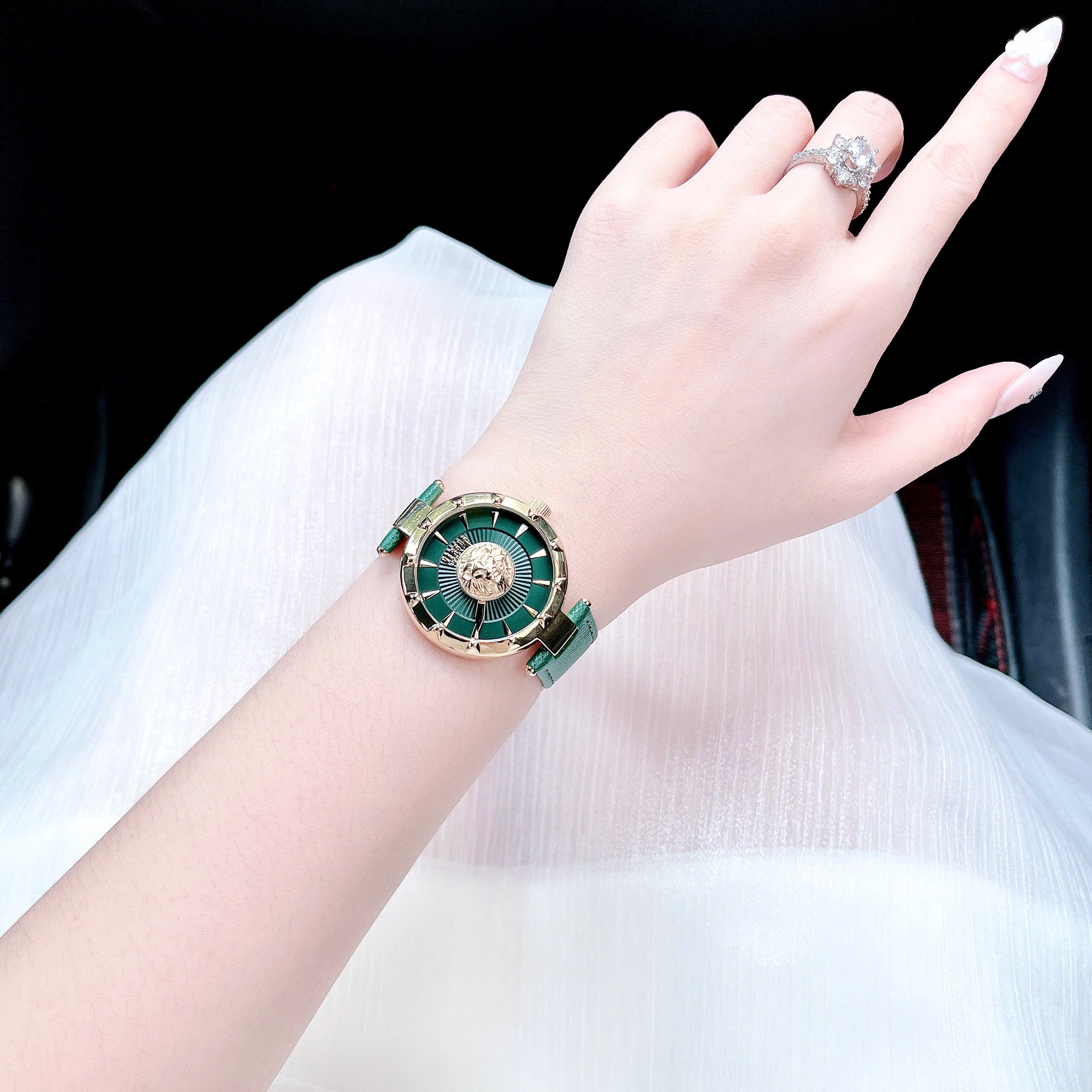 Ảnh 3 của (ĐỒNG HỒ NỮ) VERSUS BY VERSACE BRICK LANE VSPQ12221