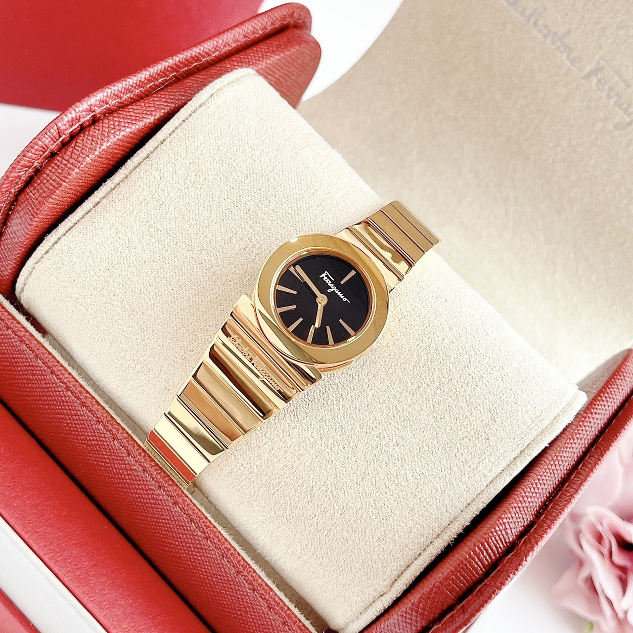 Ảnh 9 của (ĐỒNG HỒ NỮ) Salvatore Ferragamo Women F70SBQ5099 S080 Gancino Gold IP Black Dial Steel Watch