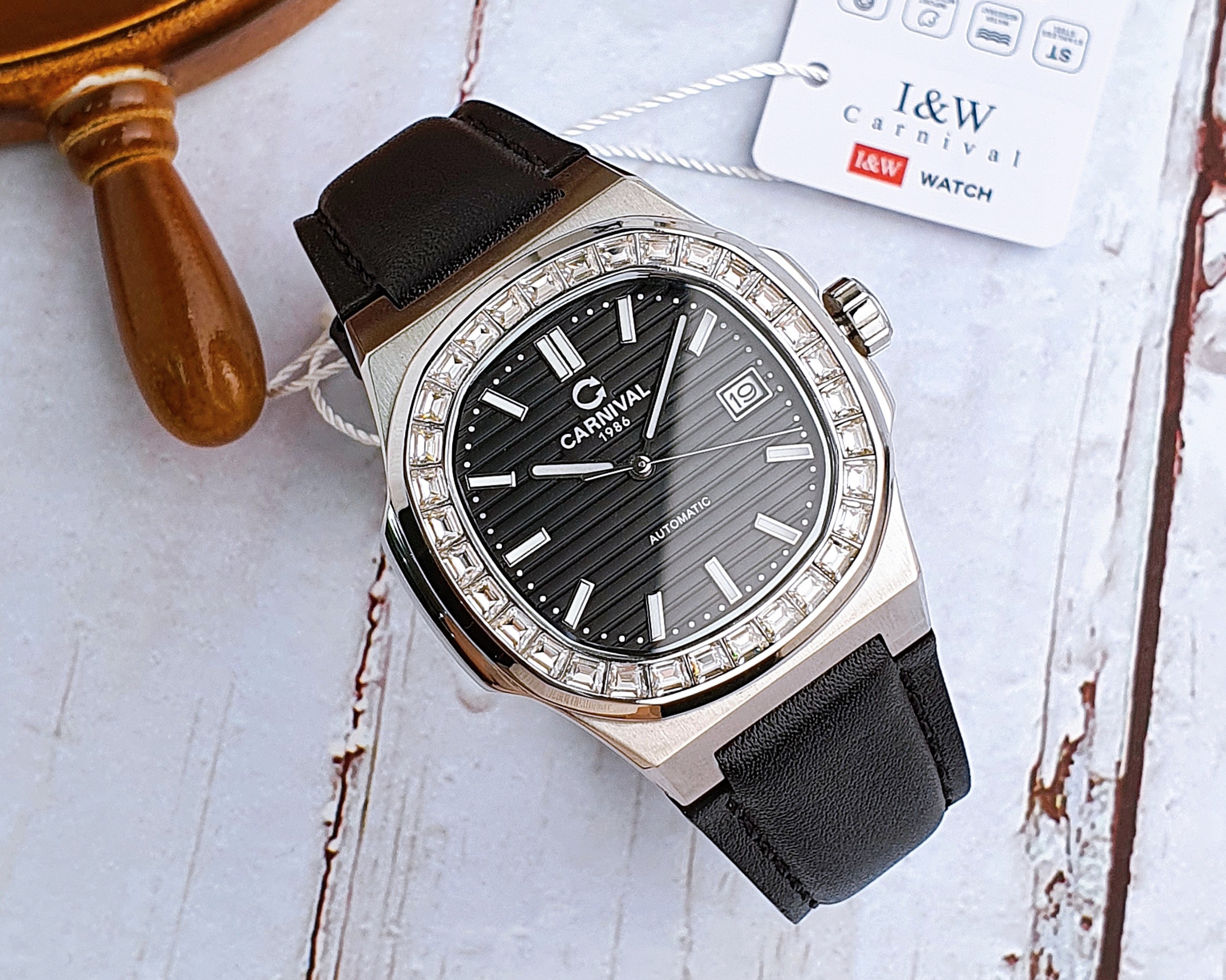 (ĐỒNG HỒ NAM) (New) Carnival 8018G dây da mặt đen 41mm