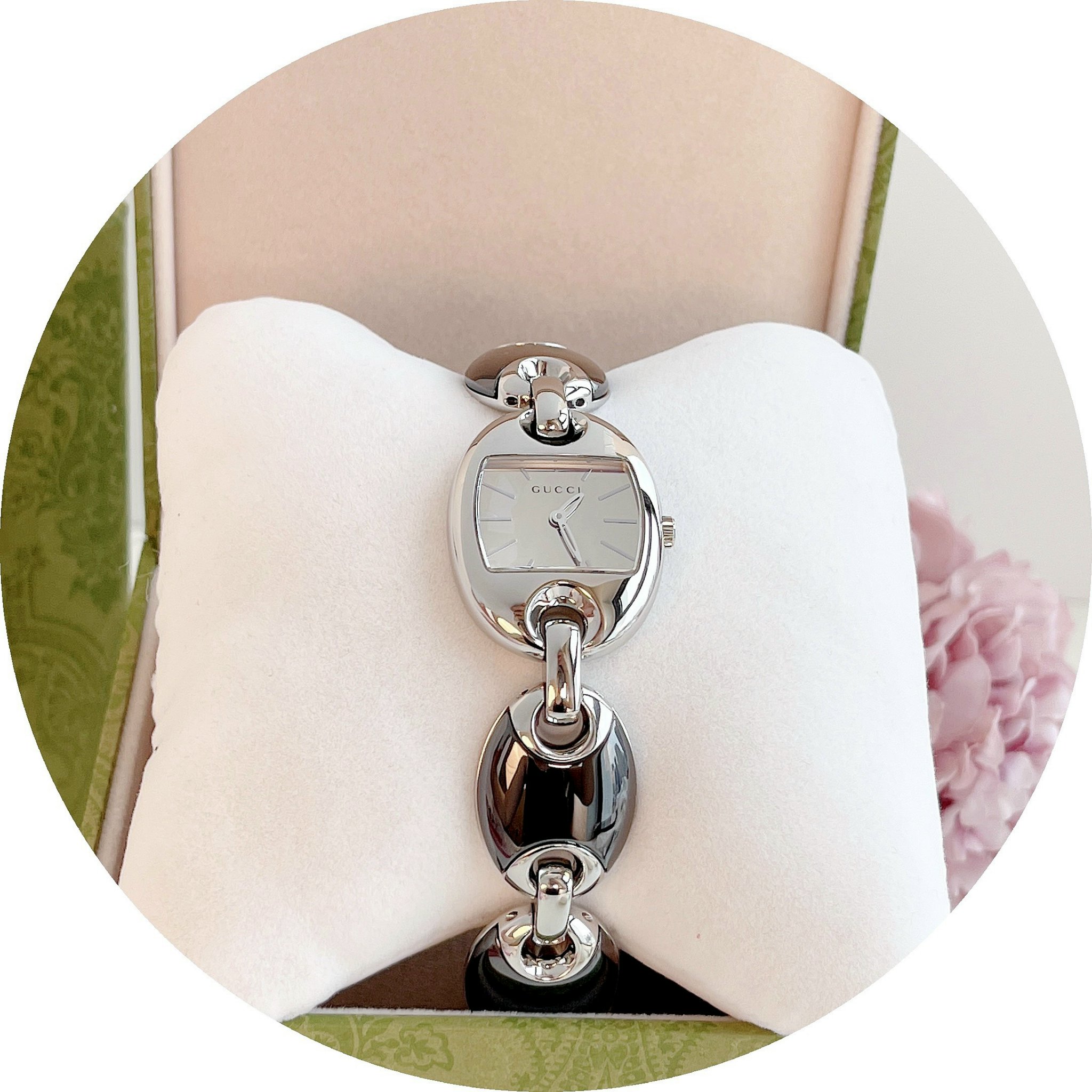 (ĐỒNG HỒ NỮ) Gucci Marina Chain Silver Dial Steel and Ceramic YA121514 26x35mm