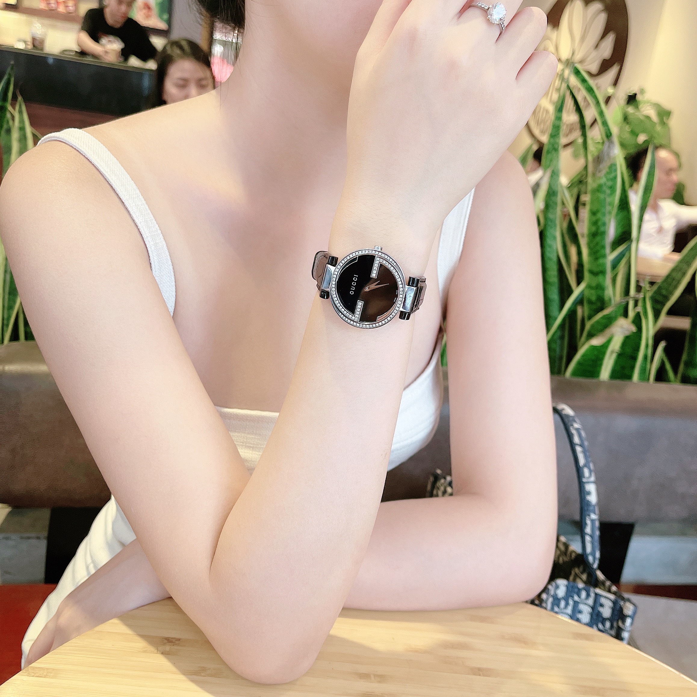 Ảnh 5 của ĐỒNG HỒ NỮ GUCCI Interlocking G Collection Watch With Diamonds Ladies Watch 37mm