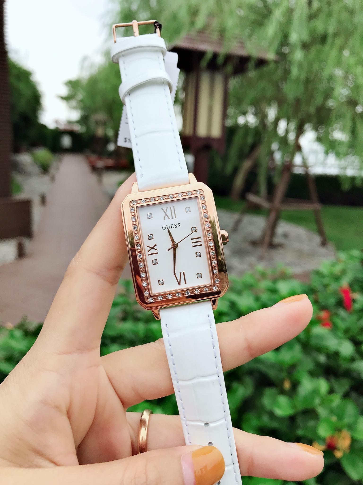 Guess Chipu Trắng Đen