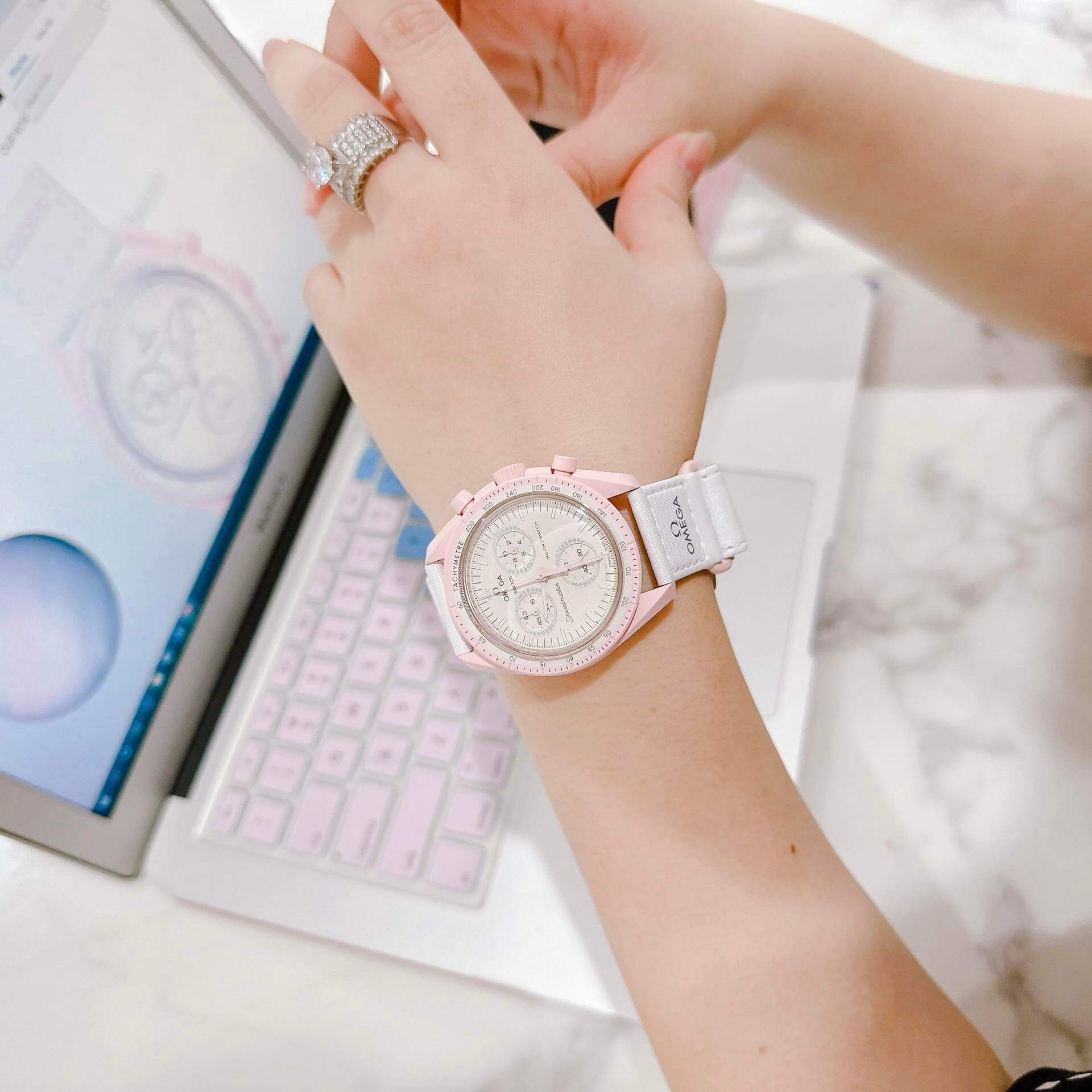 Ảnh 2 của Omega Swatch Mission To Venus Watch 42MM SO33P100