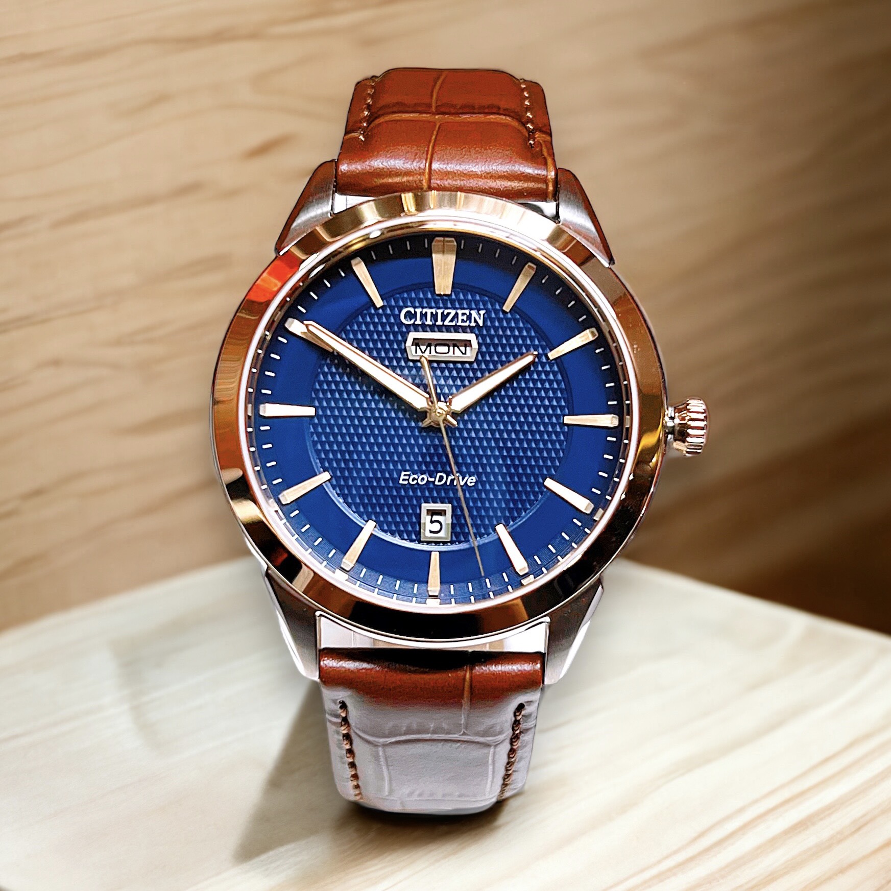 (ĐỒNG HỒ NAM) Citizen Eco-Drive Rolan Navy AW0096-06L 40mm