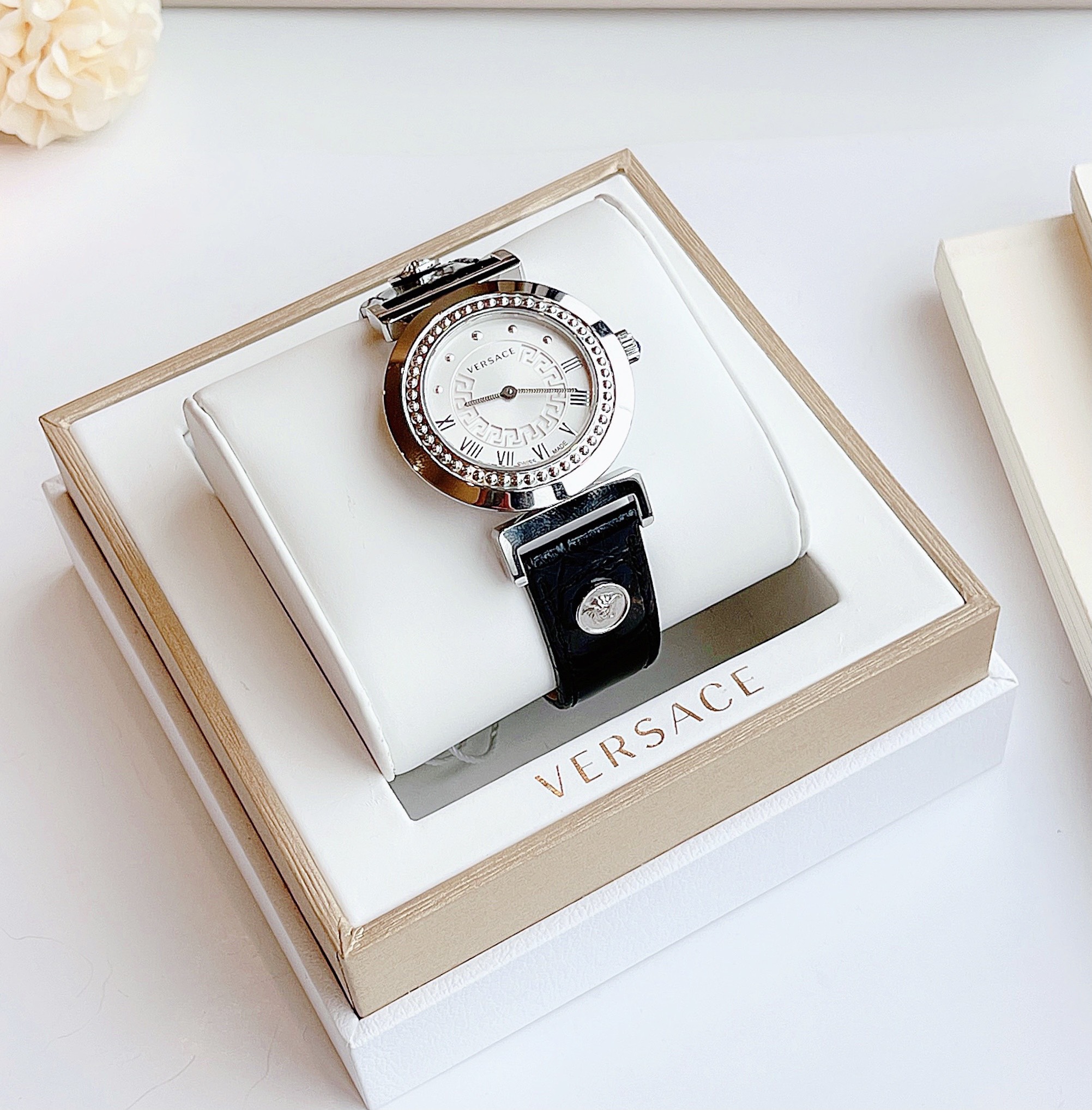 Ảnh 2 của (ĐỒNG HỒ NỮ) Versace P5Q99D001 S009 Vanity Calfskin Silver Dial  35mm