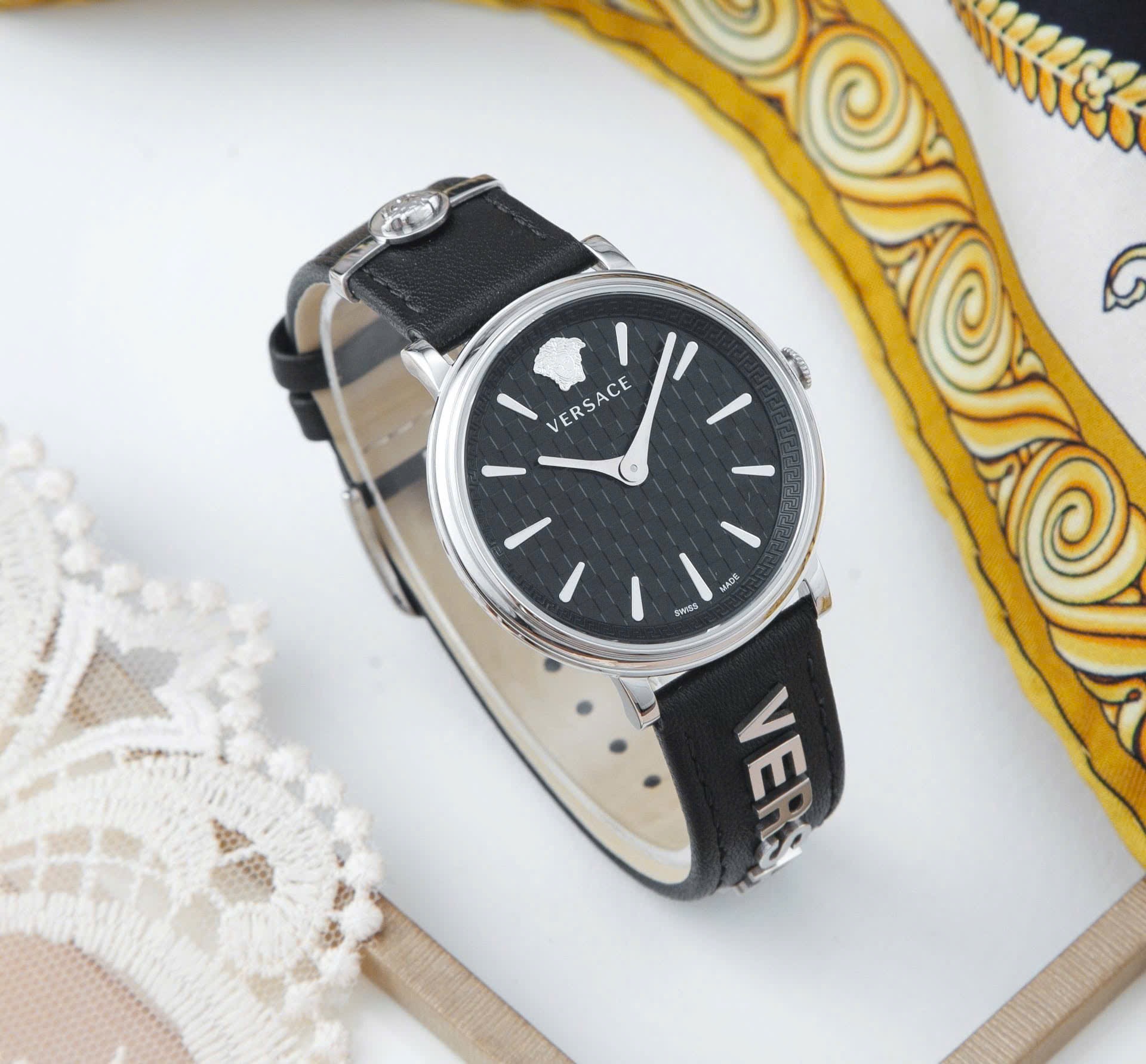 (ĐỒNG HỒ NỮ ) Versace V-Circle Strap Watch VE8104122 38mm