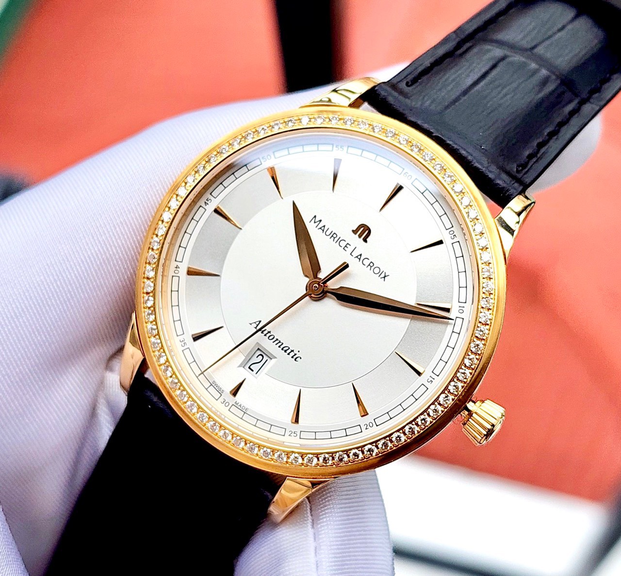 Ảnh 4 của [DEAL LƯỚT] (Đồng hồ nam) MAURICE LACROIX LESCLASSIQUE 18KT SOLID GOLD, NIỀNG KIM CƯƠNG LC6008-PG101-130 (USED) 40mm