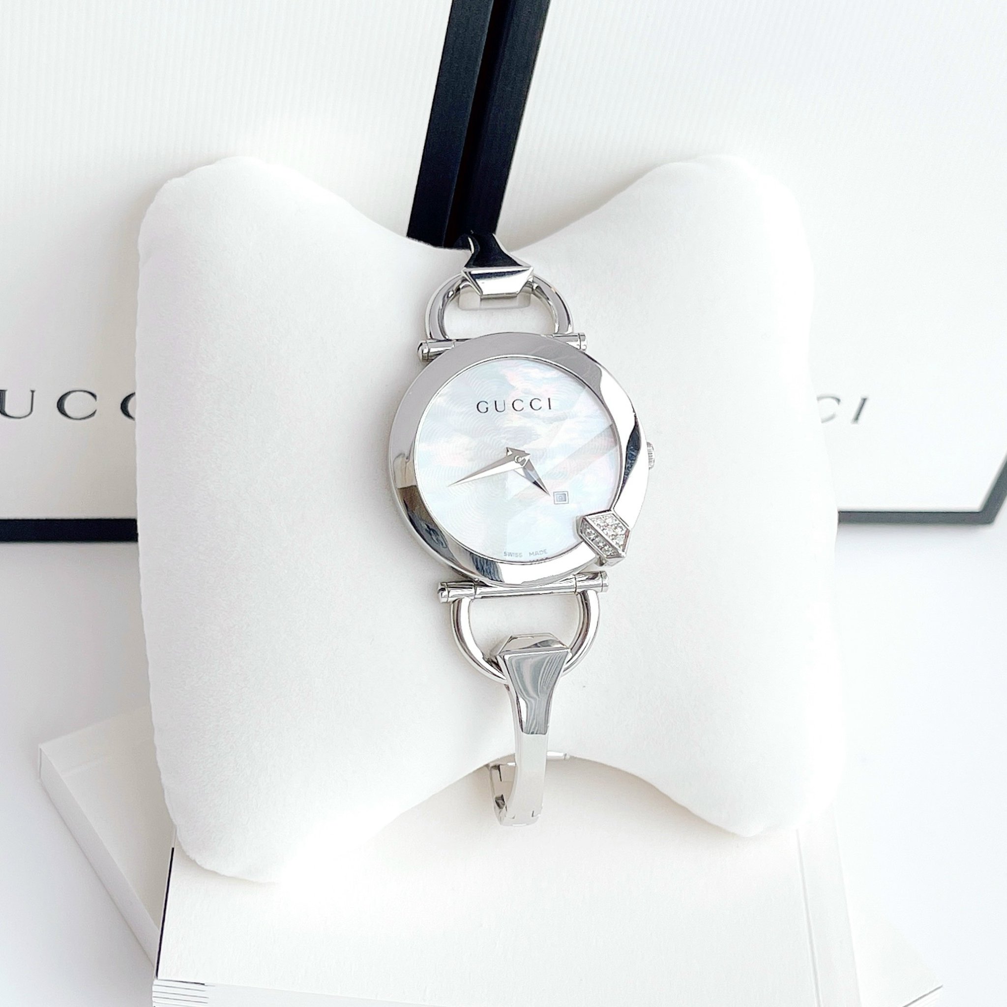 Ảnh 2 của (ĐỒNG HỒ NỮ) Gucci 122 Chiodo Diamond Watch 35mm YA122506