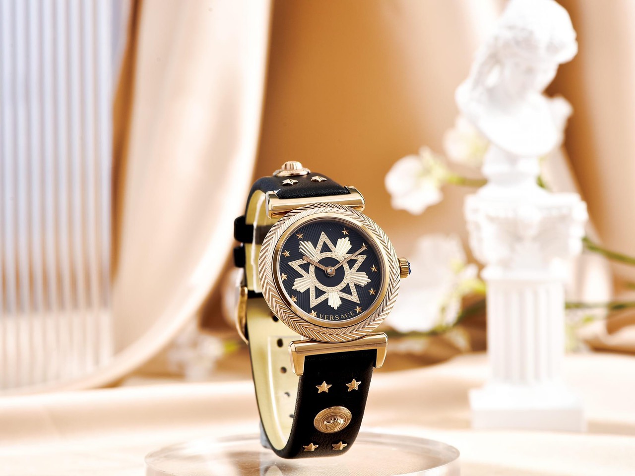 Ảnh 2 của (ĐỒNG HỒ NỮ) Versace VERE01519 V-Motif Western Watch 35mm