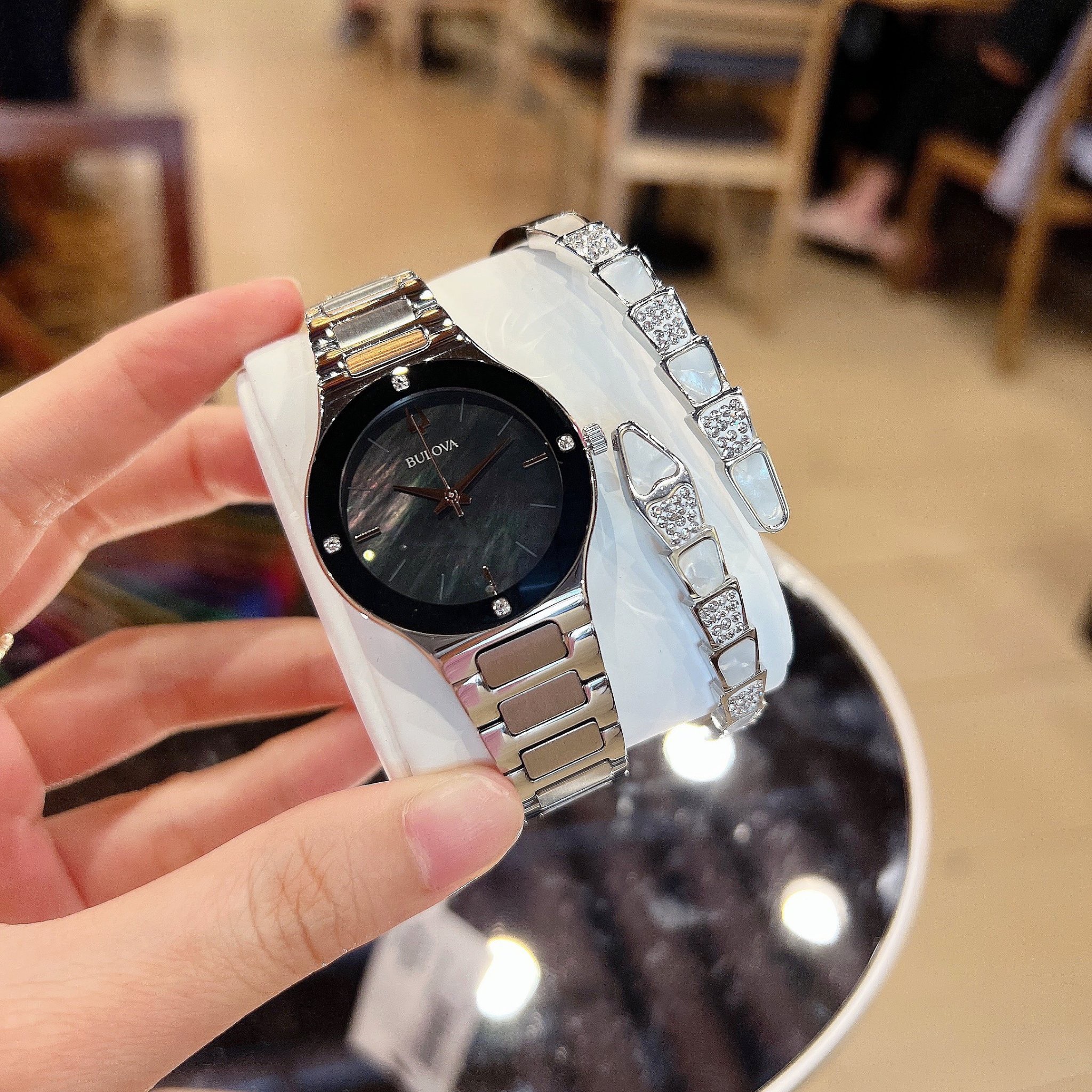 Ảnh 2 của (ĐỒNG HỒ NỮ) BULOVA QUARTZ 96R231 32MM
