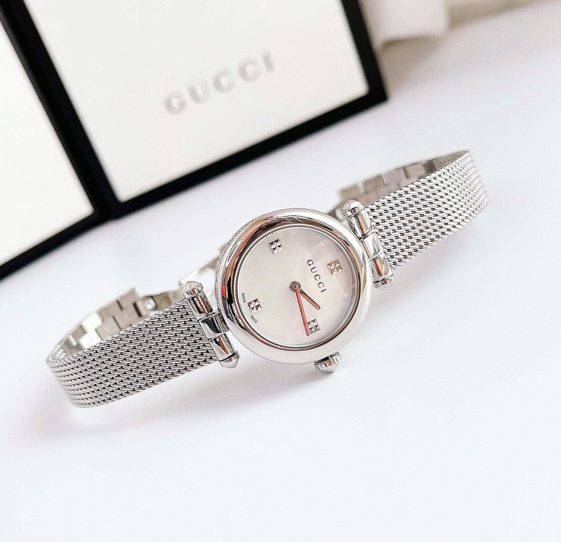 Ảnh 4 của ĐỒNG HỒ NỮ Gucci Diamantissima Mother of Pearl Ladies YA141504, 27mm