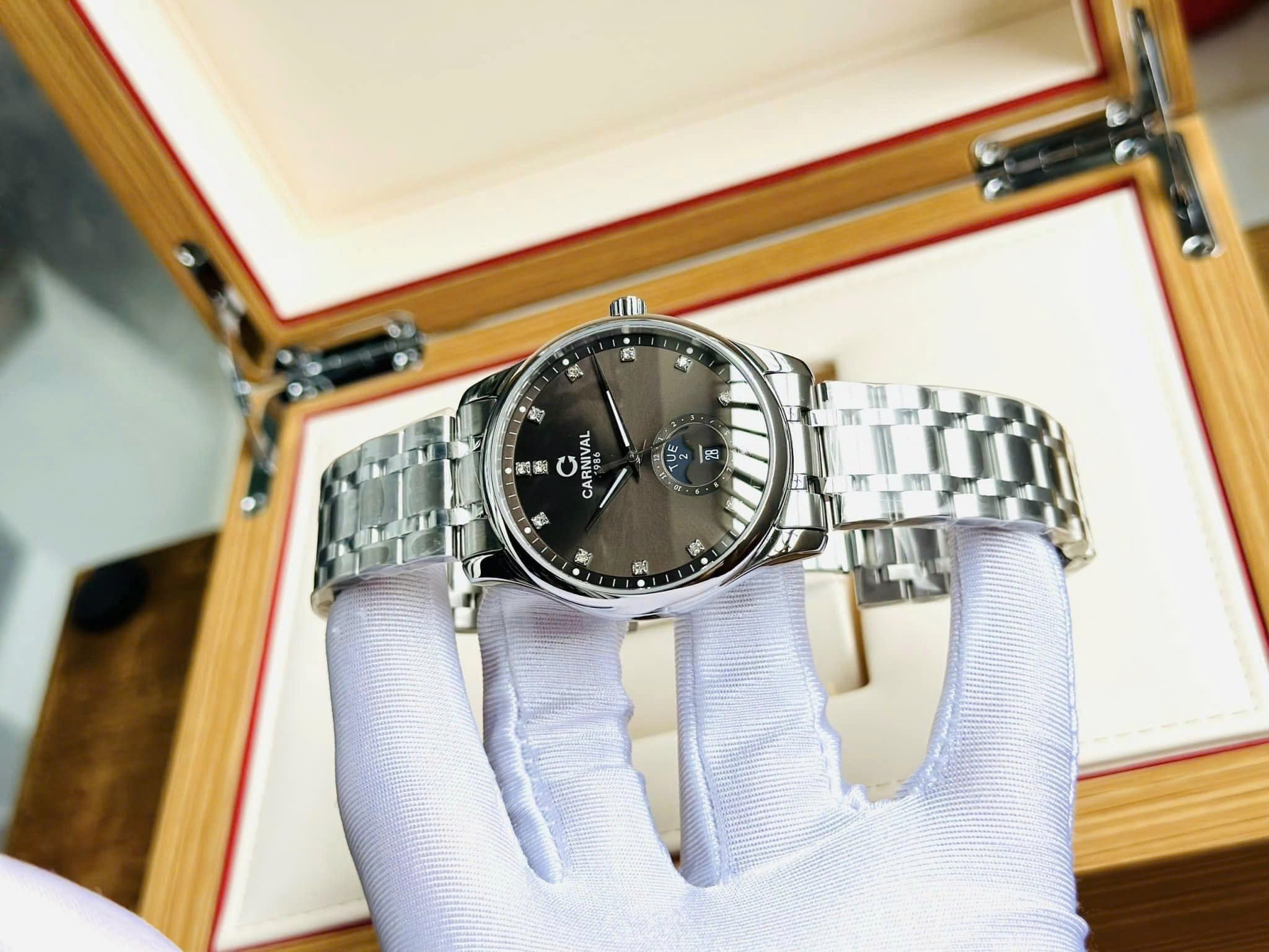Ảnh 2 của (ĐỒNG HỒ NAM) Carnival Nam 8105G-VT-KL-D Automatic, Sapphire