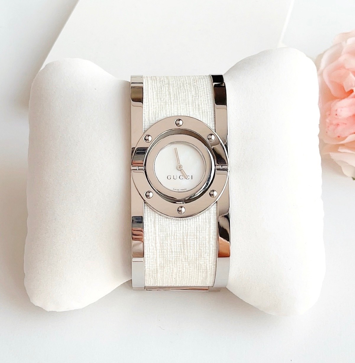 (ĐỒNG HỒ NỮ) GUCCI 112 Twirl Bangle Ladies Watch YA112419