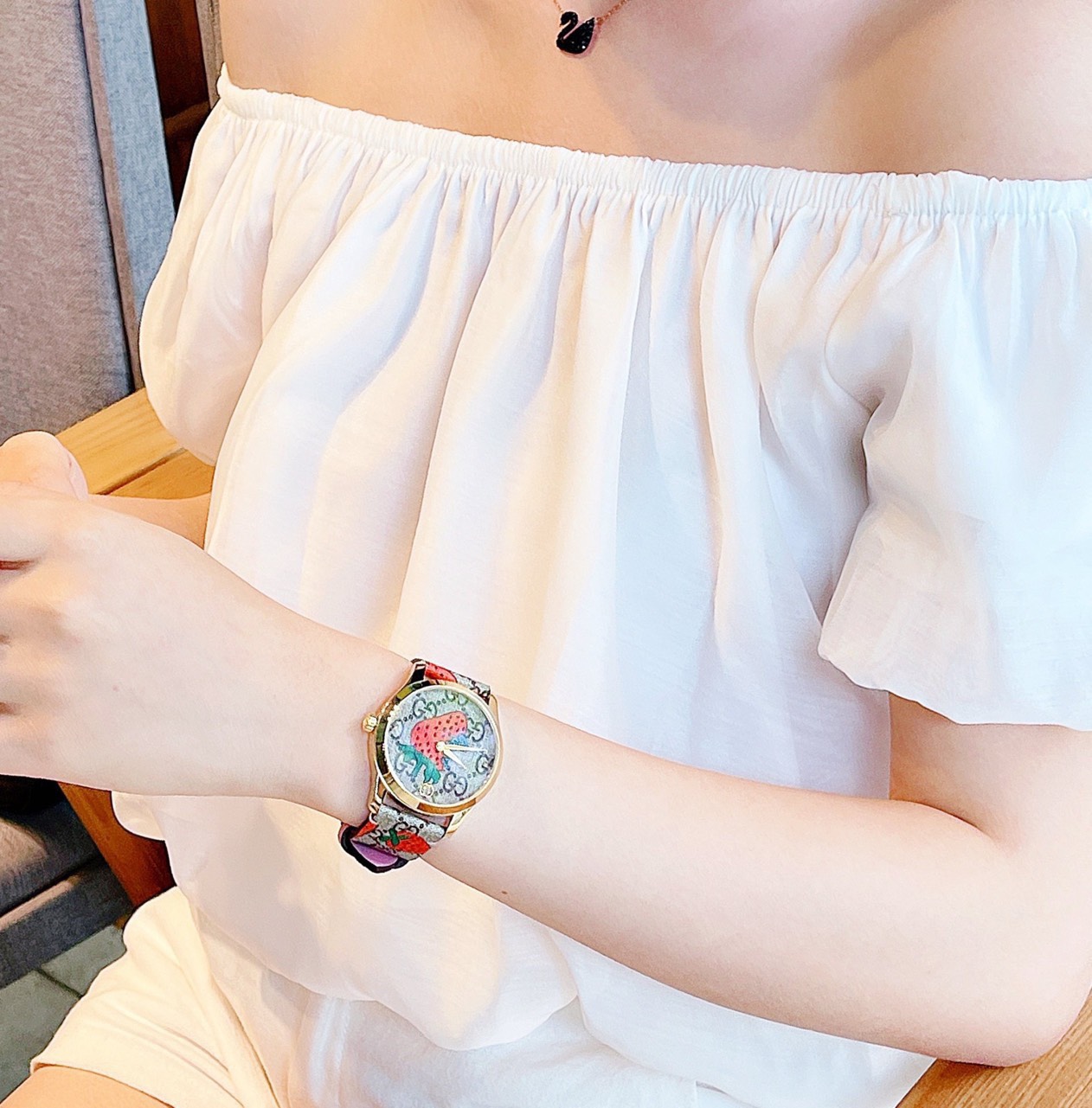 Ảnh 4 của (ĐỒNG HỒ NỮ) Gucci G-Timeless Strawberry Watch YA1264133 38mm