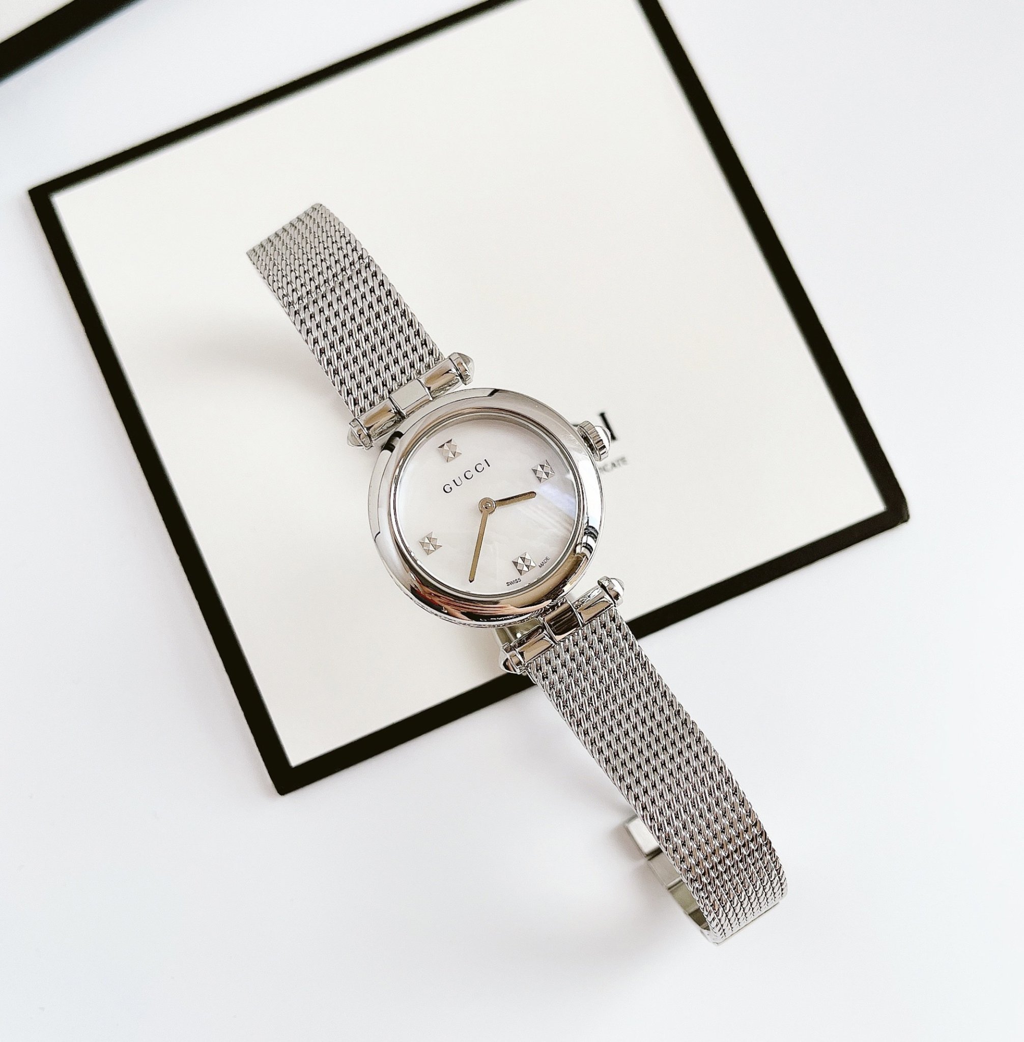 ĐỒNG HỒ NỮ Gucci Diamantissima Mother of Pearl Ladies YA141504, 27mm