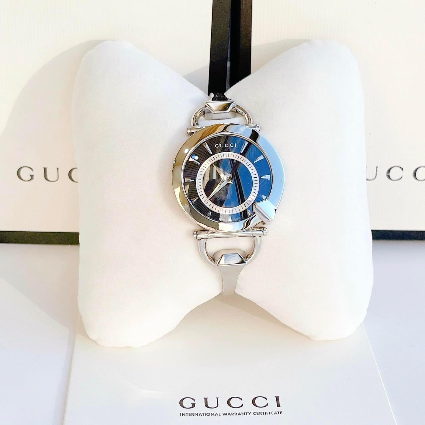 Ảnh 3 của (ĐỒNG HỒ NỮ) Gucci Chiodo Steel Bangle Black Helical Dial YA122509 35mm