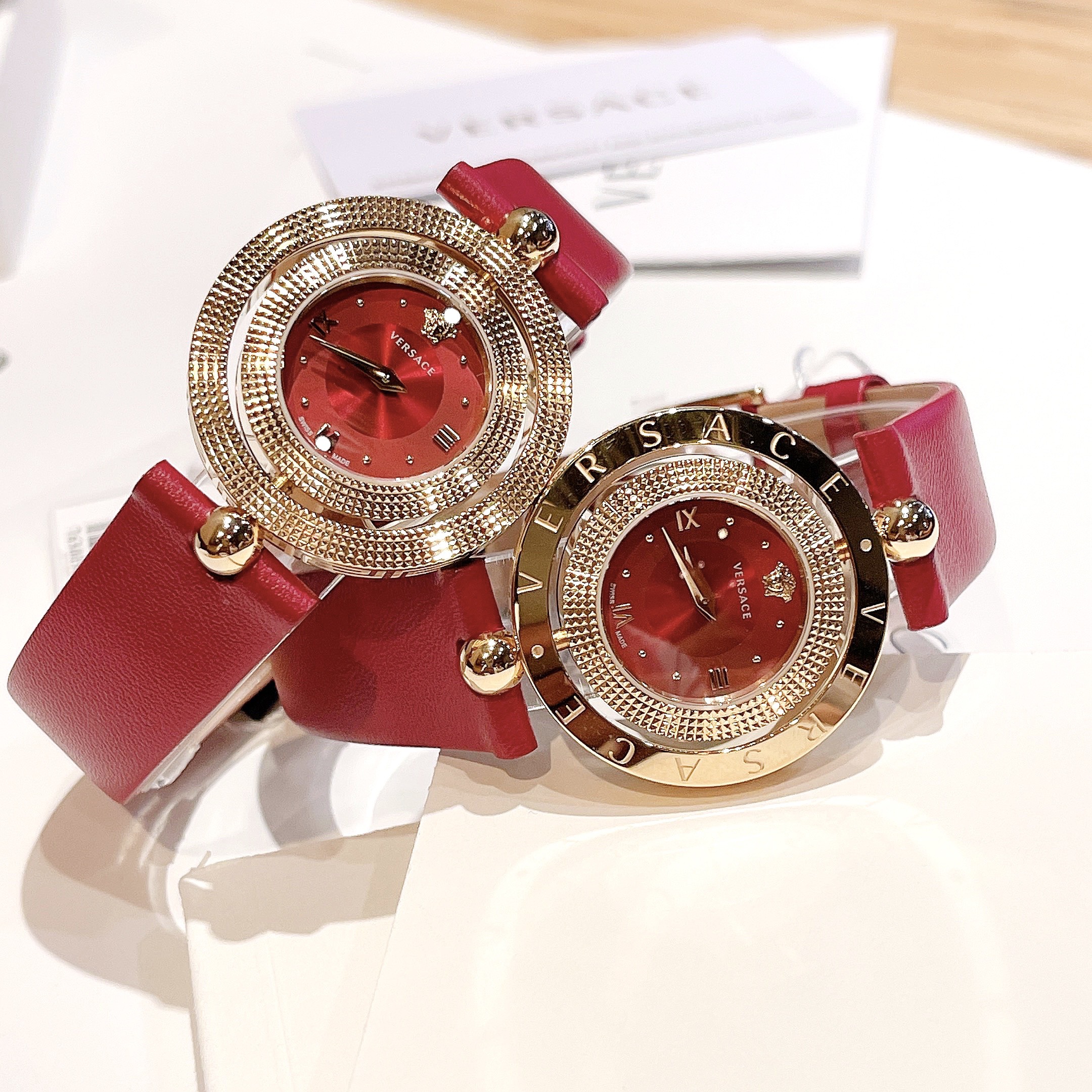 Ảnh 2 của (ĐỒNG HỒ NỮ) Versace VE7900320 Eon Red Leather Ladies Watch 33.5mm