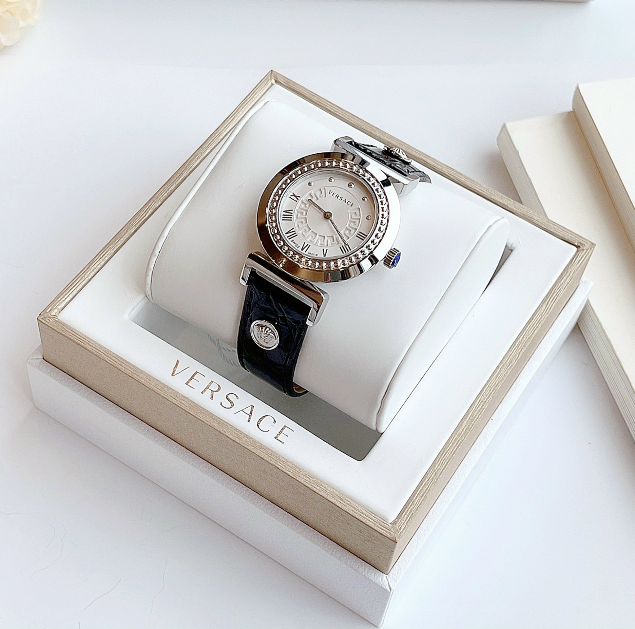 Ảnh 4 của (ĐỒNG HỒ NỮ) Versace P5Q99D001 S009 Vanity Calfskin Silver Dial  35mm