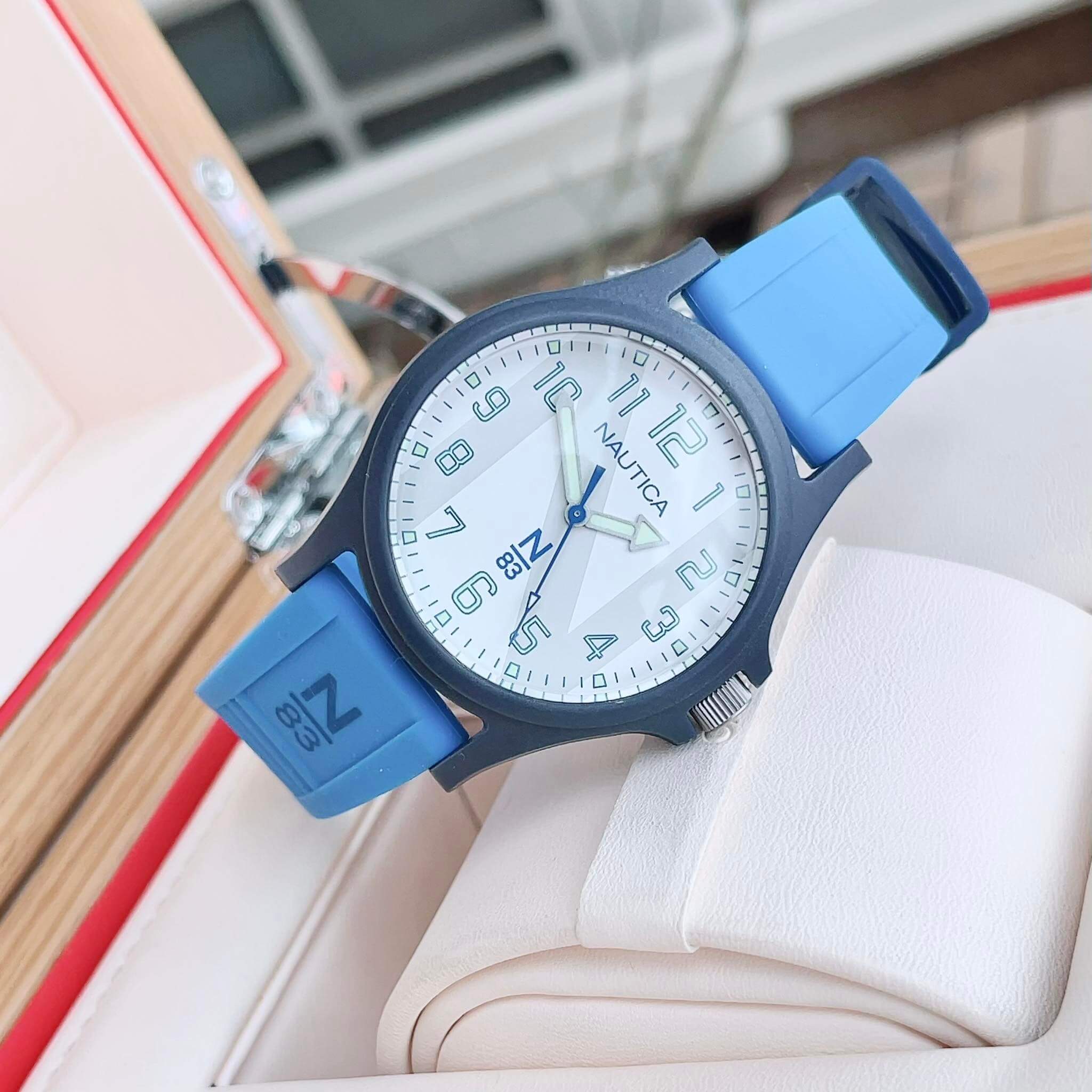 Ảnh 2 của (ĐỒNG HỒ NAM) Nautica Men's Quartz Silicone Strap, Blue, 20 Casual Watch ( NAPJSLE25 )