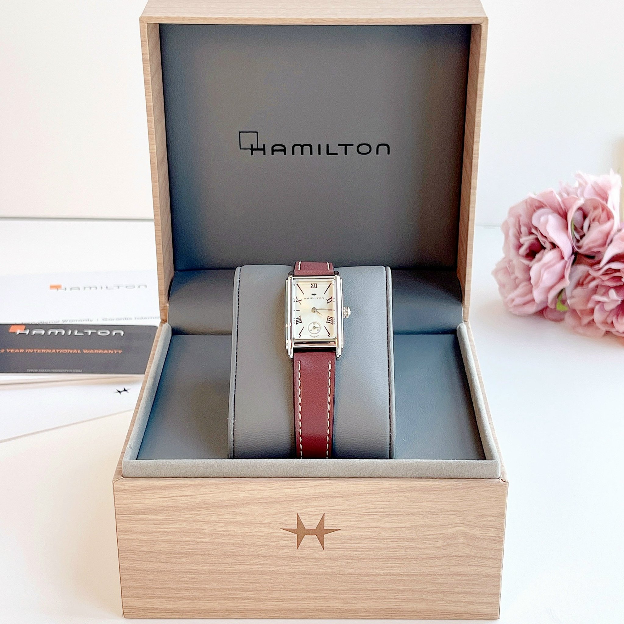 ĐỒNG HỒ NỮ Hamilton Watch American Classic Ardmore Swiss Quartz Watch 18.7mm x 27mm Case, Silver Dial, Rose Leather Strap (Model: H11221814)