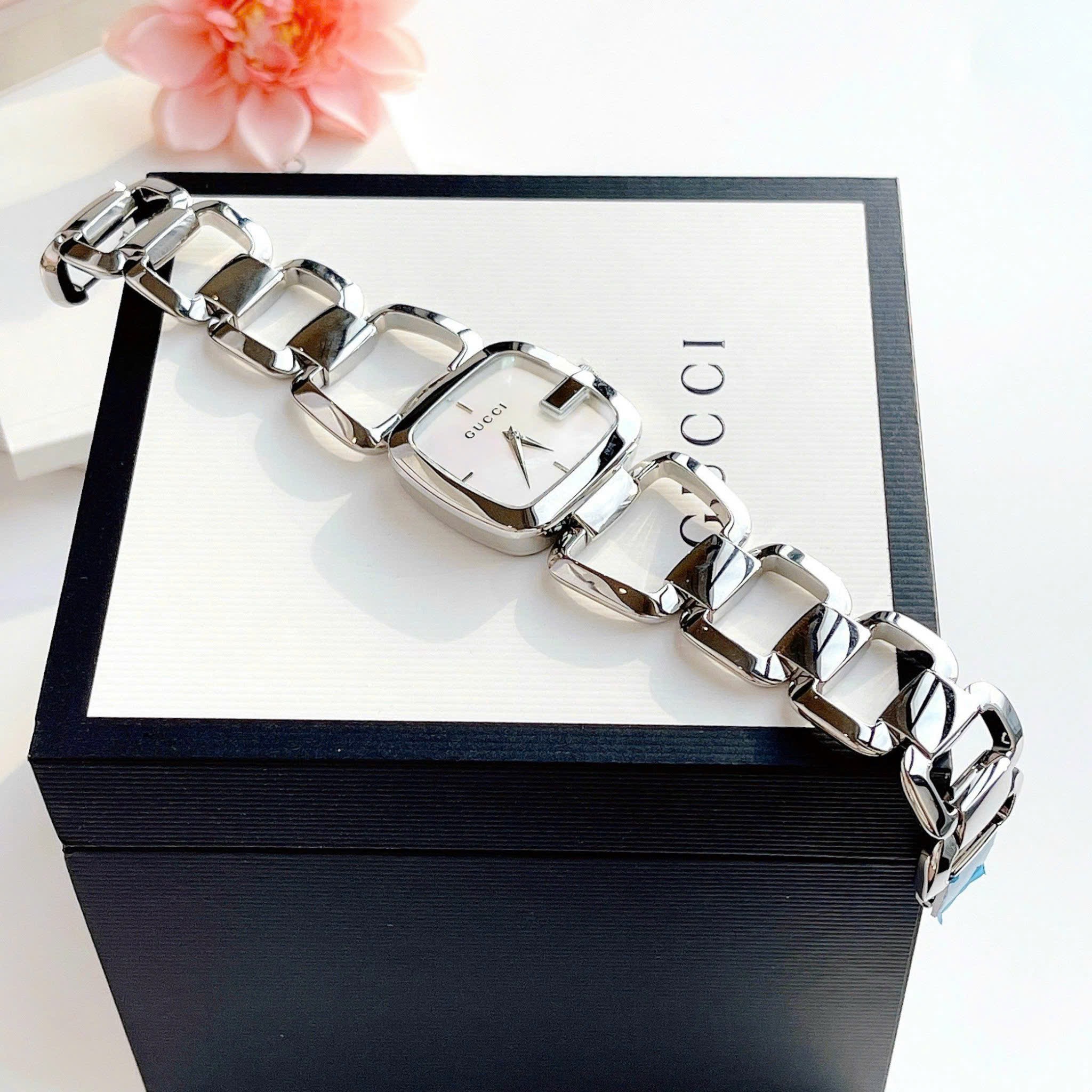 Ảnh 6 của (ĐỒNG HỒ NỮ) Gucci 125 G Gucci Mother Of Pearl Dial Silver Tone YA125404 30x32mm
