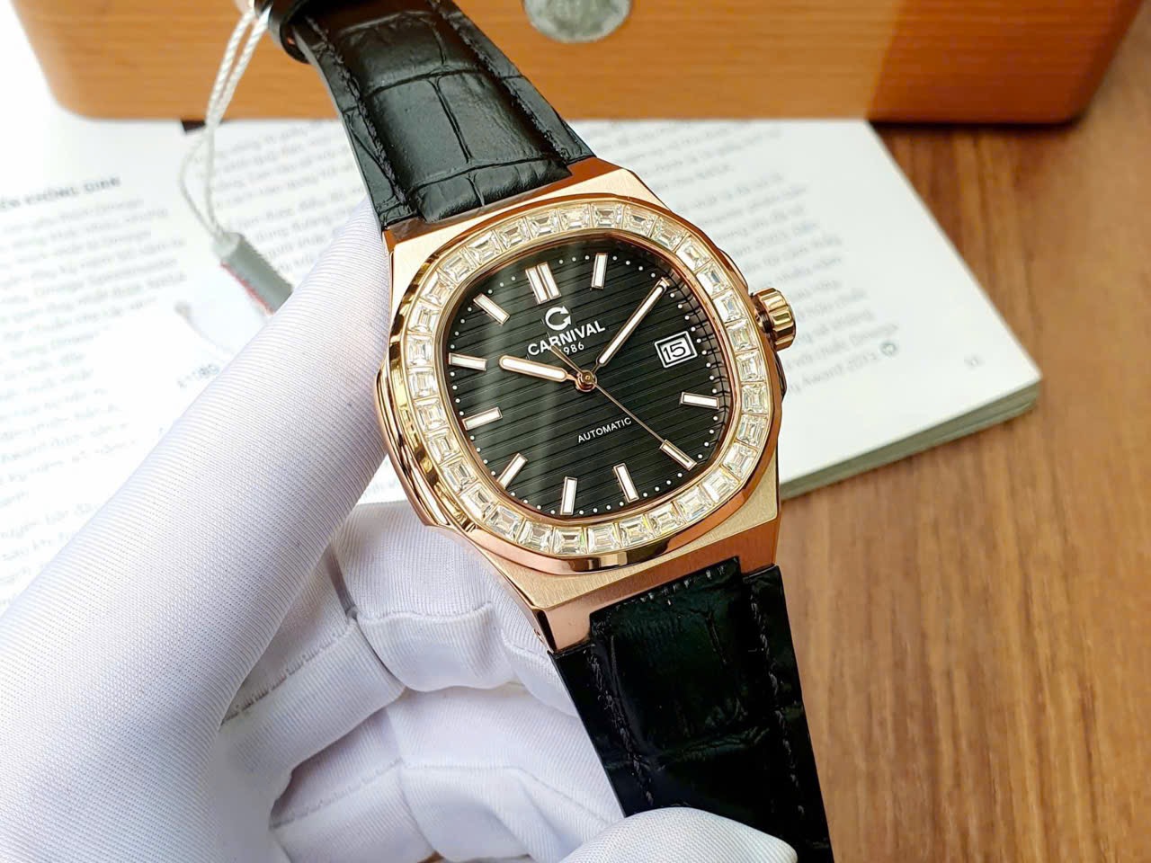 (ĐỒNG HỒ NAM) Carnival Nautilus 8108G 8108G-VH-DD-D