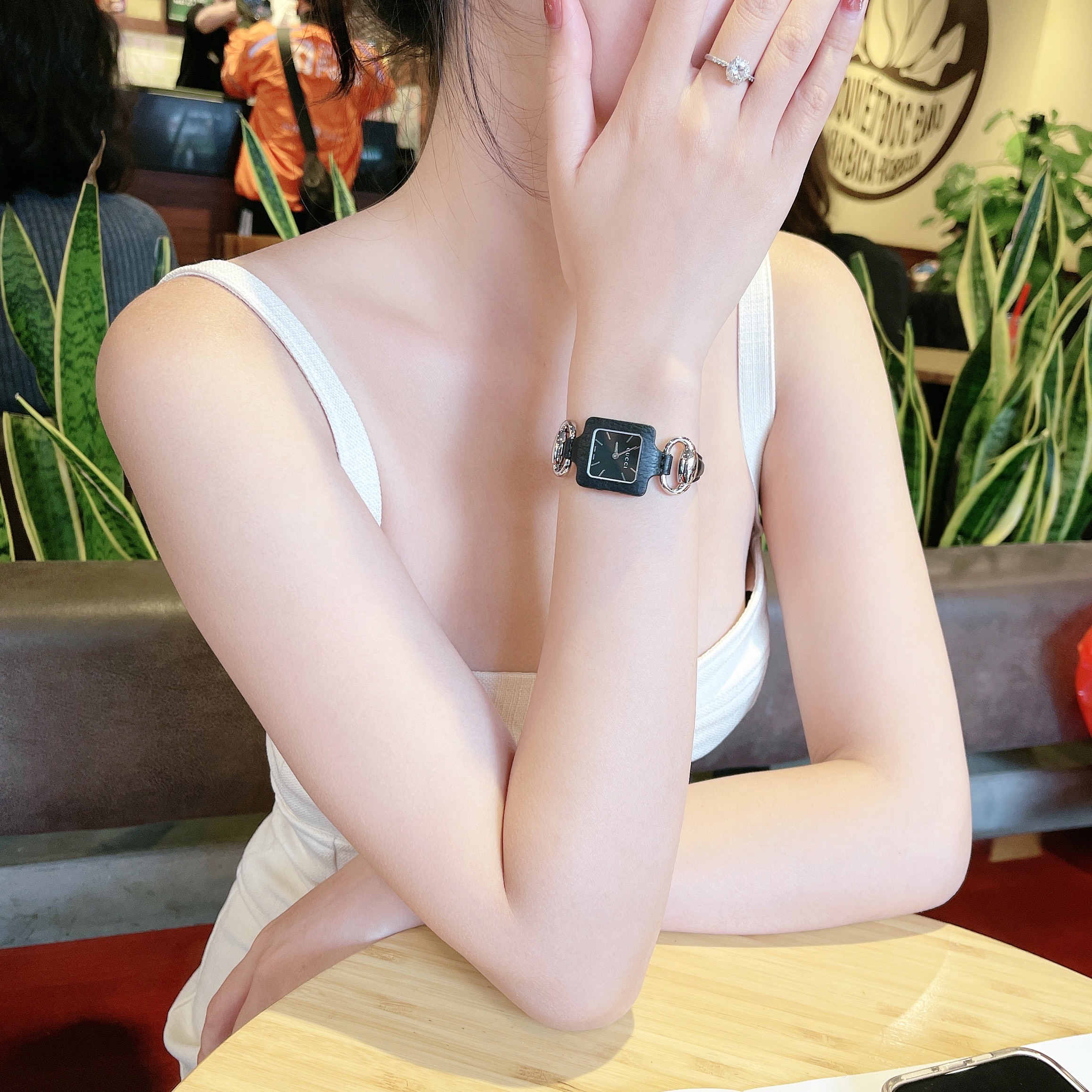 Ảnh 3 của (ĐỒNG HỒ NỮ) Gucci 1921 Black Dial Leather Strap YA130402 26mm