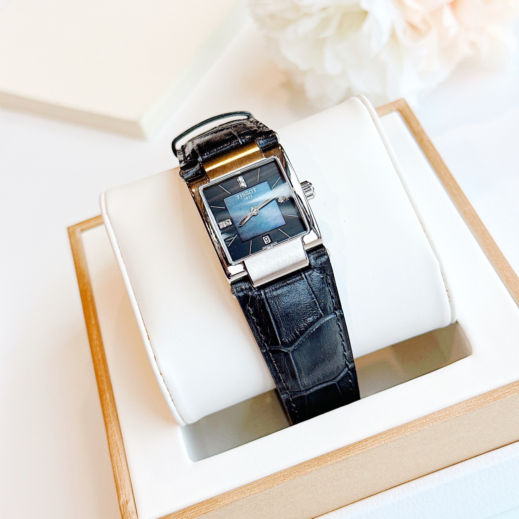 (ĐỒNG HỒ NỮ) Tissot Womens T02 Leather Black Mother of Pearl Dial T090.310.16.126.00 (T0903101612600) 31.6mm