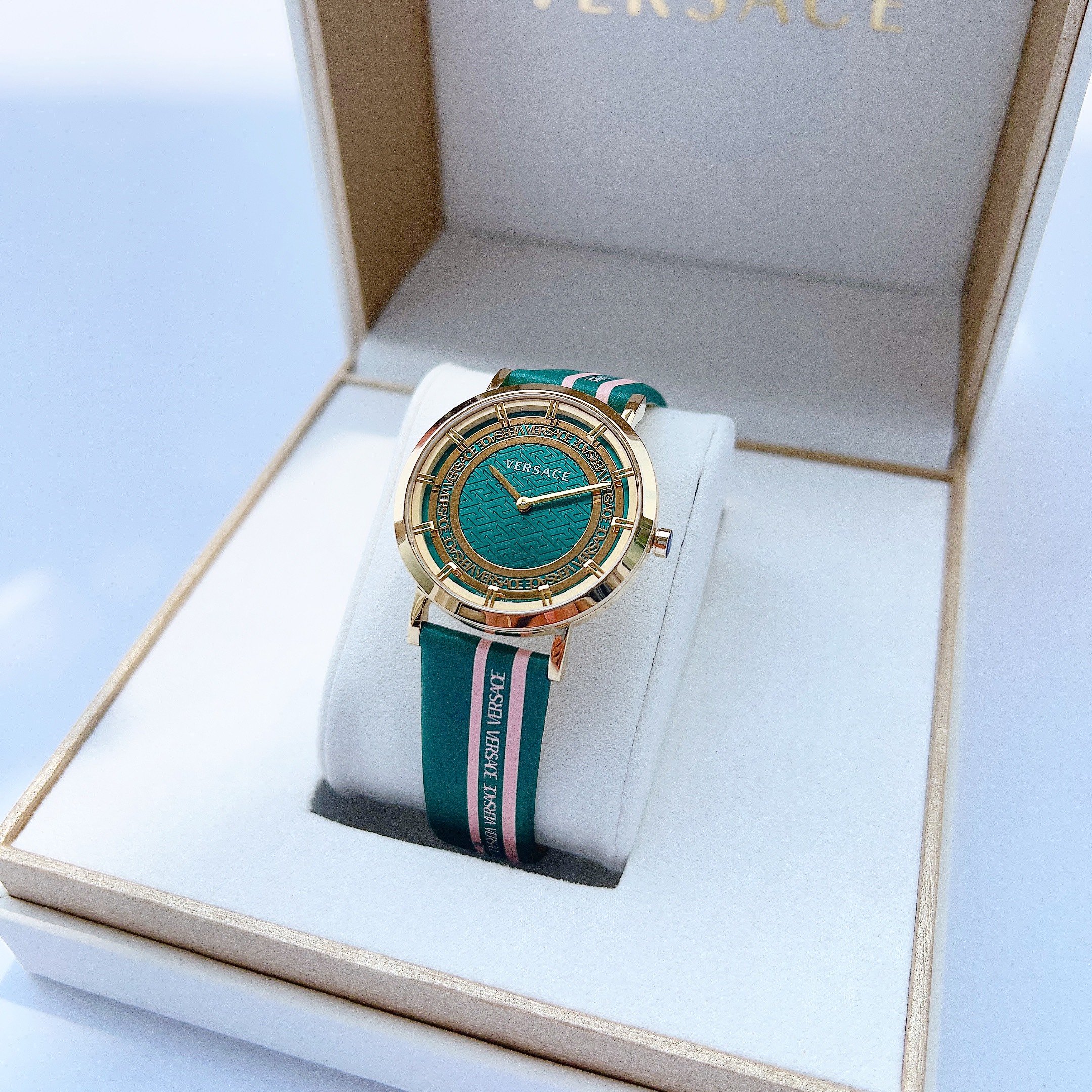 Ảnh 2 của (ĐỒNG HỒ NỮ) Versace New Generation Quartz Green Dial VE3M00322 watch 36MM