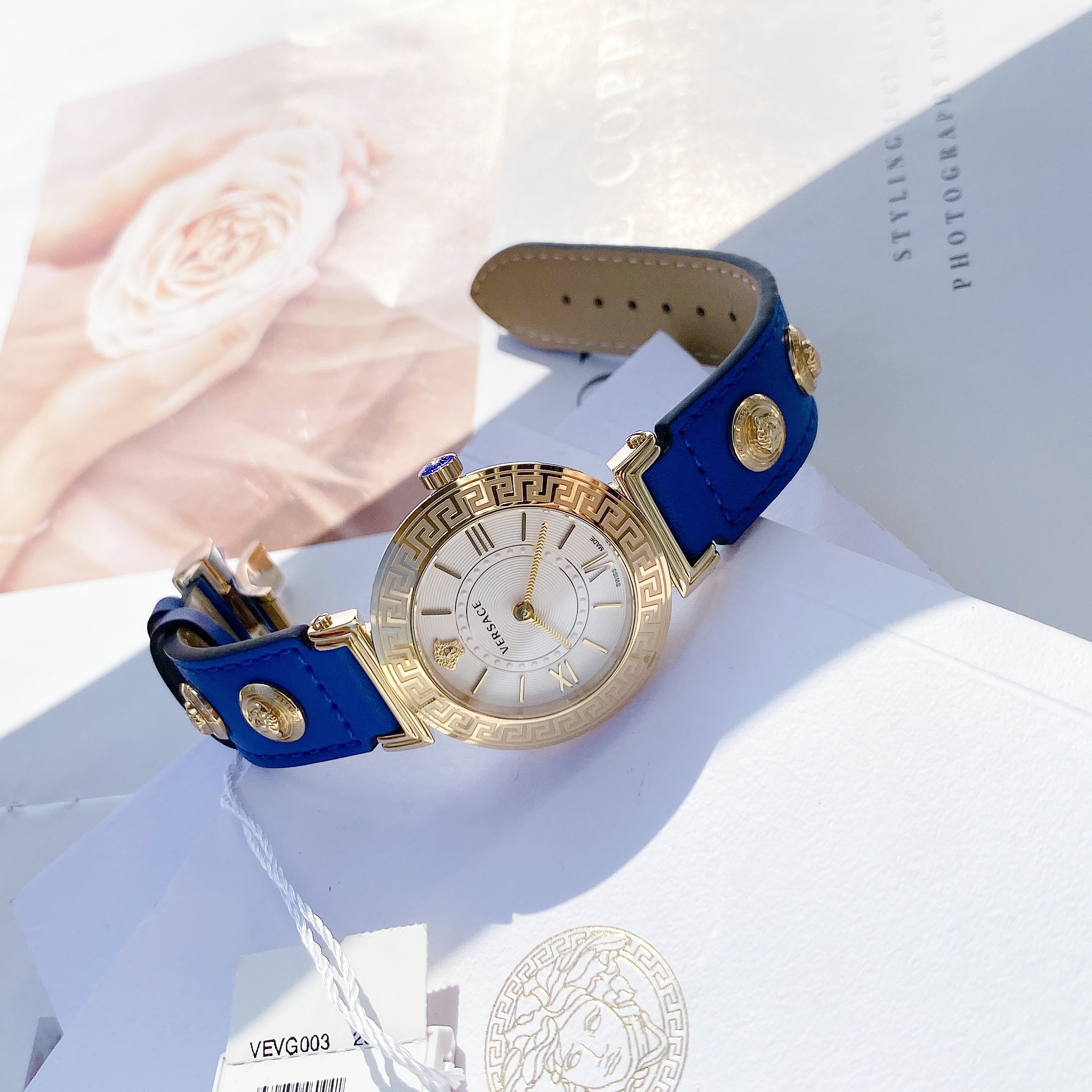 Ảnh 4 của Versace Tribute Watch 35mm VEVG00320