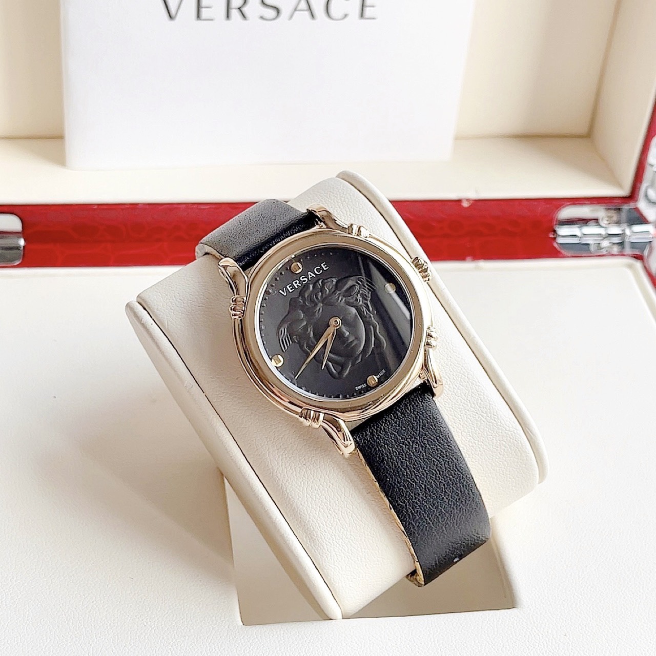 Ảnh 6 của (ĐỒNG HỒ NỮ) Versace Safety Pin Quartz Black Dial Black Leather VEPN00320 34mm