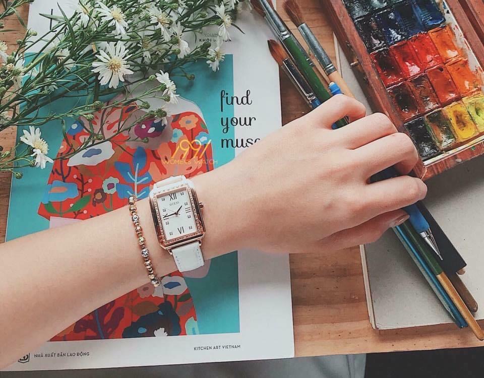 Ảnh 2 của Guess Chipu Trắng Đen