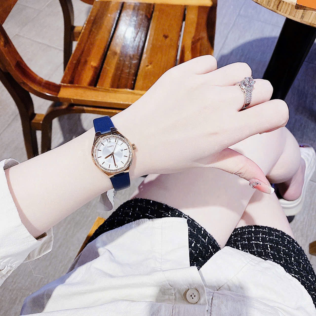 Ảnh 3 của (ĐỒNG HỒ NỮ) Fossil Eevie Three-Hand Date Navy Leather Watch BQ3956