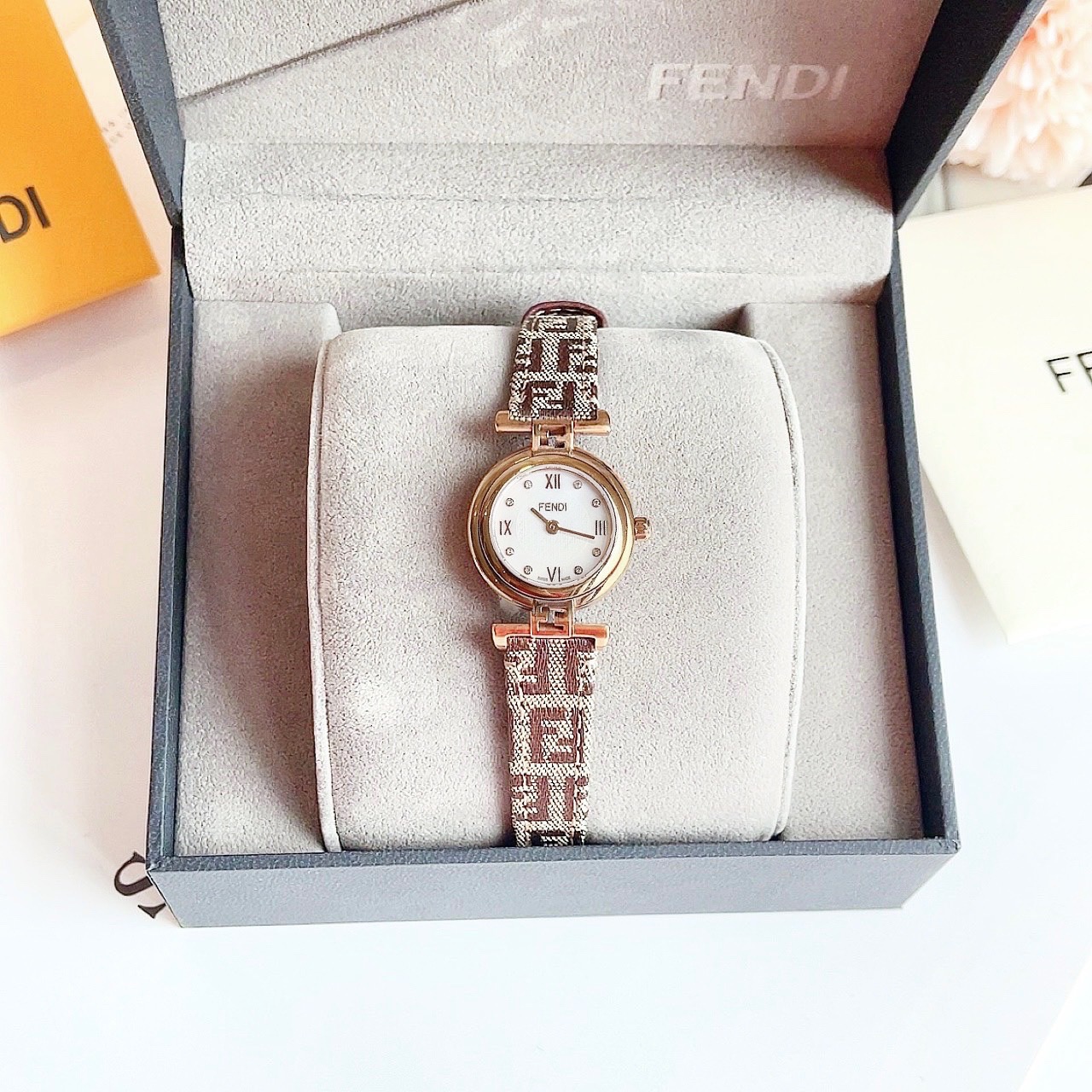 (ĐỒNG HỒ NỮ) FENDI Reloj Moda Blanco Perla Esfera Diamante F271242DF, 23.5MM