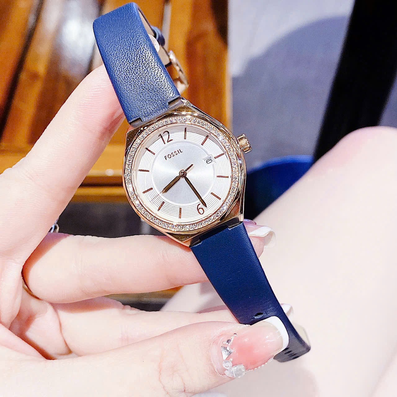 Ảnh 4 của (ĐỒNG HỒ NỮ) Fossil Eevie Three-Hand Date Navy Leather Watch BQ3956