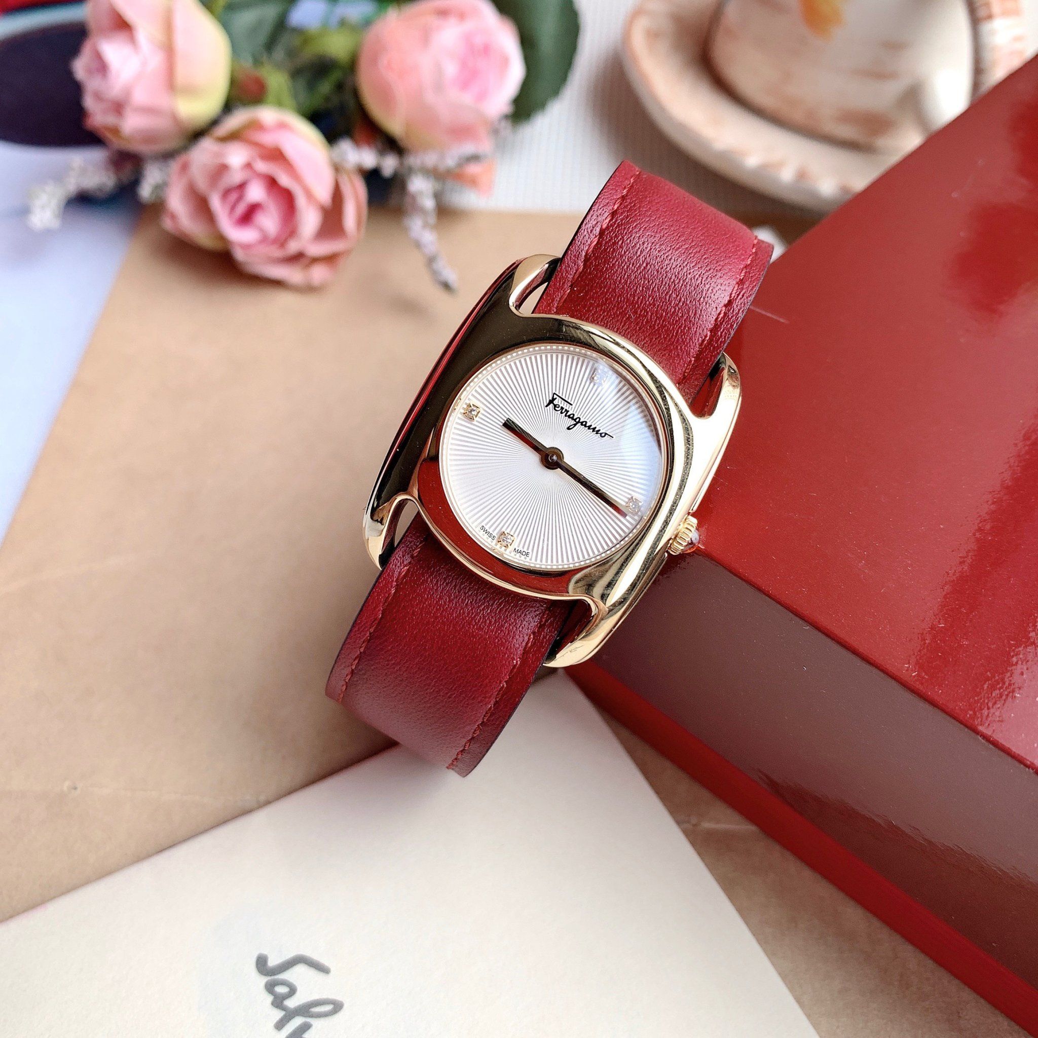 ( ĐỒNG HỒ NỮ ) Salvatore Ferragamo SFEL00419 Vara Leather Watch 28x34mm
