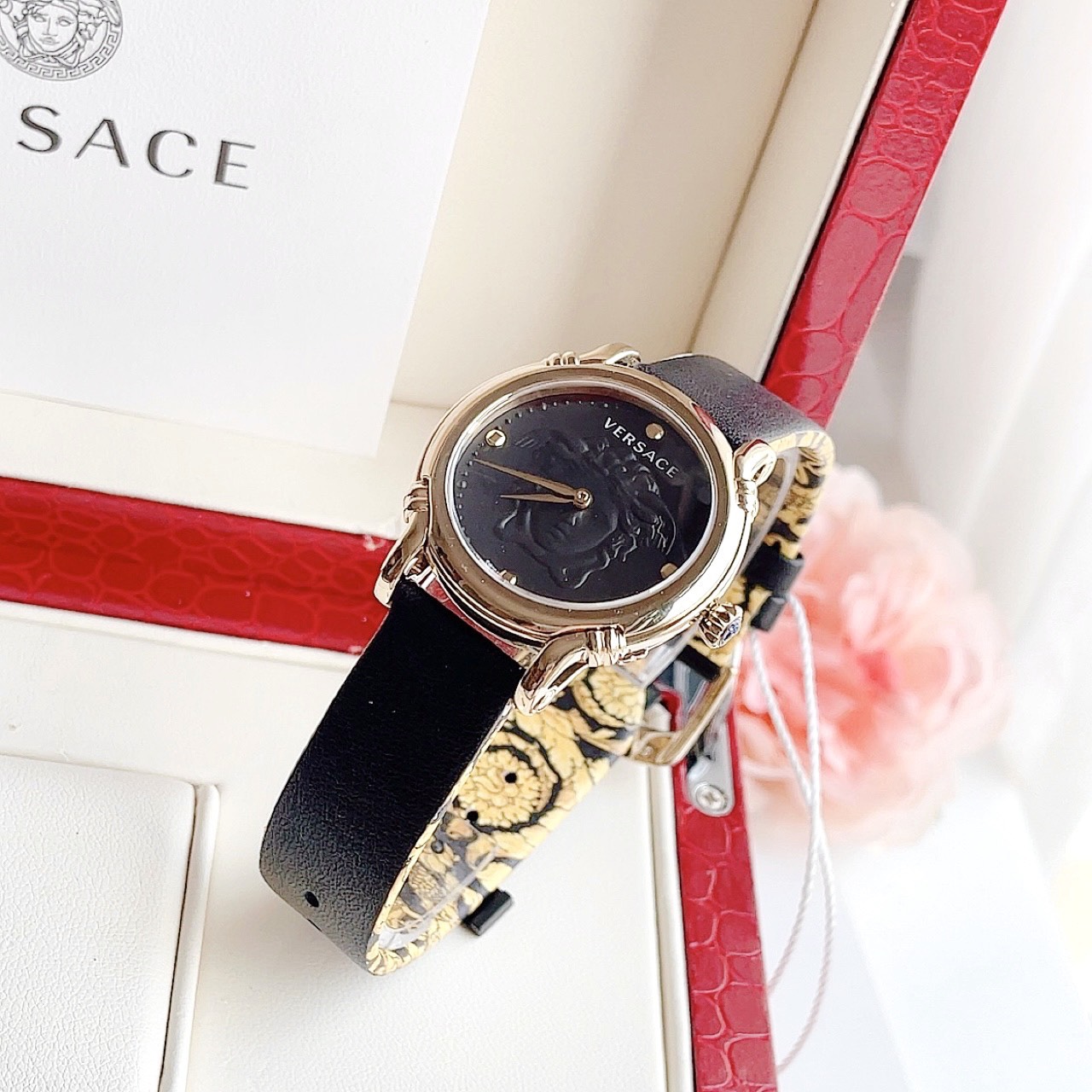 Ảnh 3 của (ĐỒNG HỒ NỮ) Versace Safety Pin Quartz Black Dial Black Leather VEPN00320 34mm