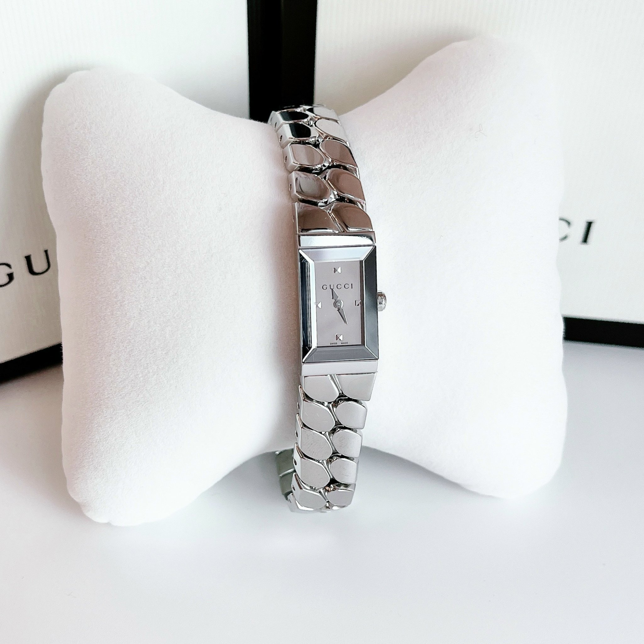 Ảnh 4 của ĐỒNG HỒ NỮ Gucci G-Frame Silver Dial Ladies YA147501 14x25mm