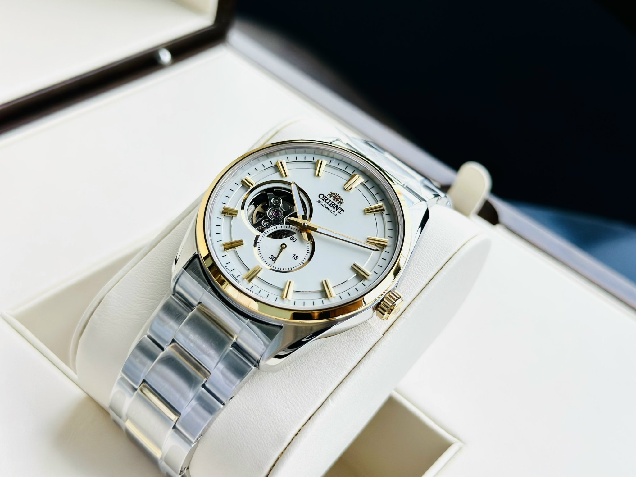 Ảnh 2 của (ĐỒNG HỒ NAM) Orient Contemporary Small Second Open Heart RA-AR0001S10B demi 41mm