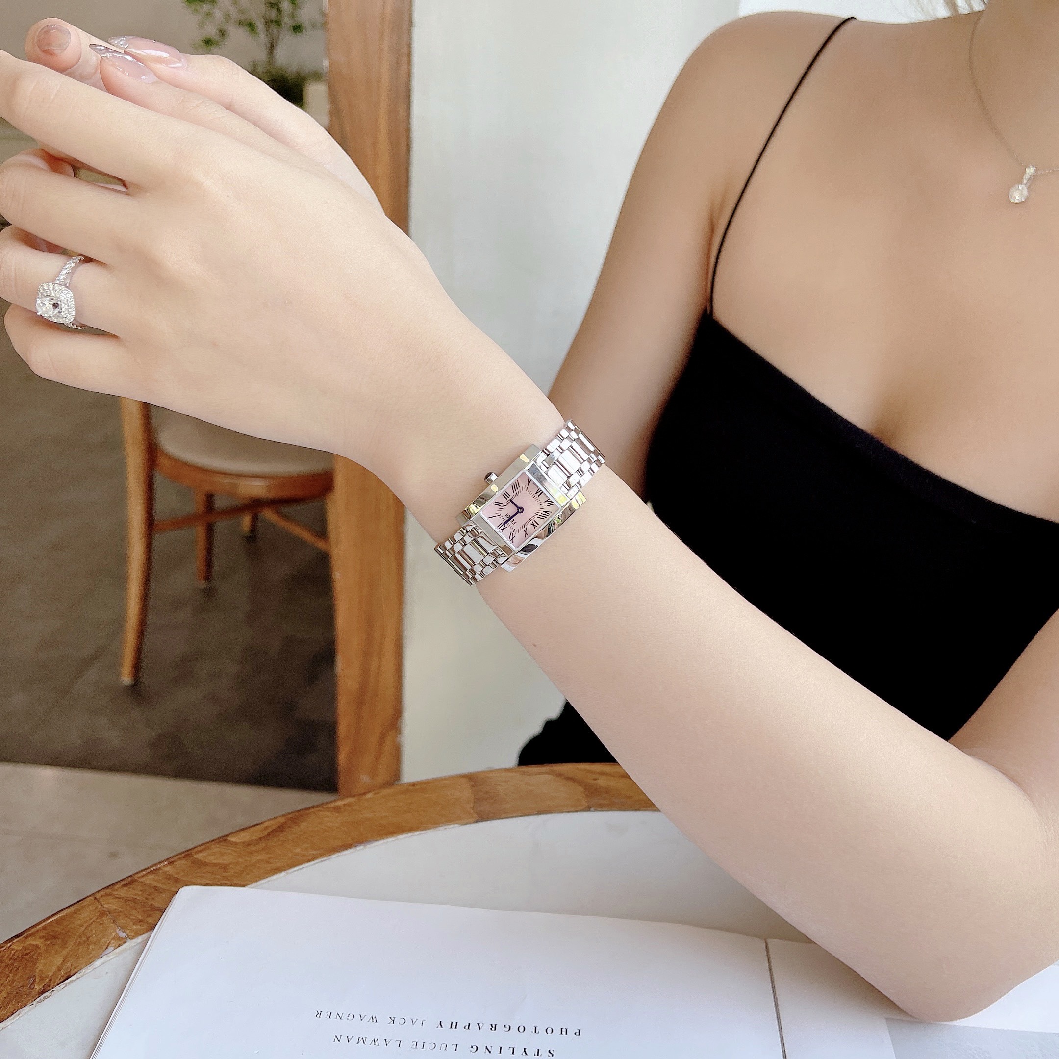 Ảnh 6 của (ĐỒNG HỒ NỮ) Fendi Classic TANK F114100201 Women's Watch 21.5x30.7mm